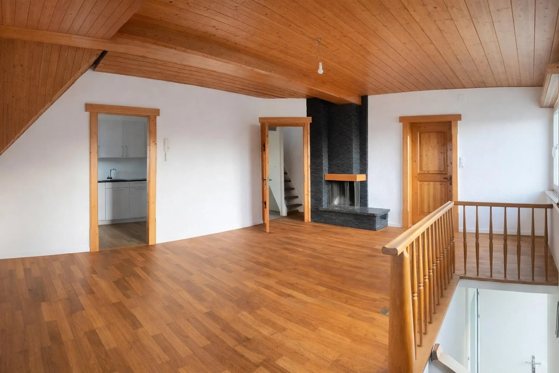 3.5-room attic apartment with chimney, gallery, and attic; renovated in 2021