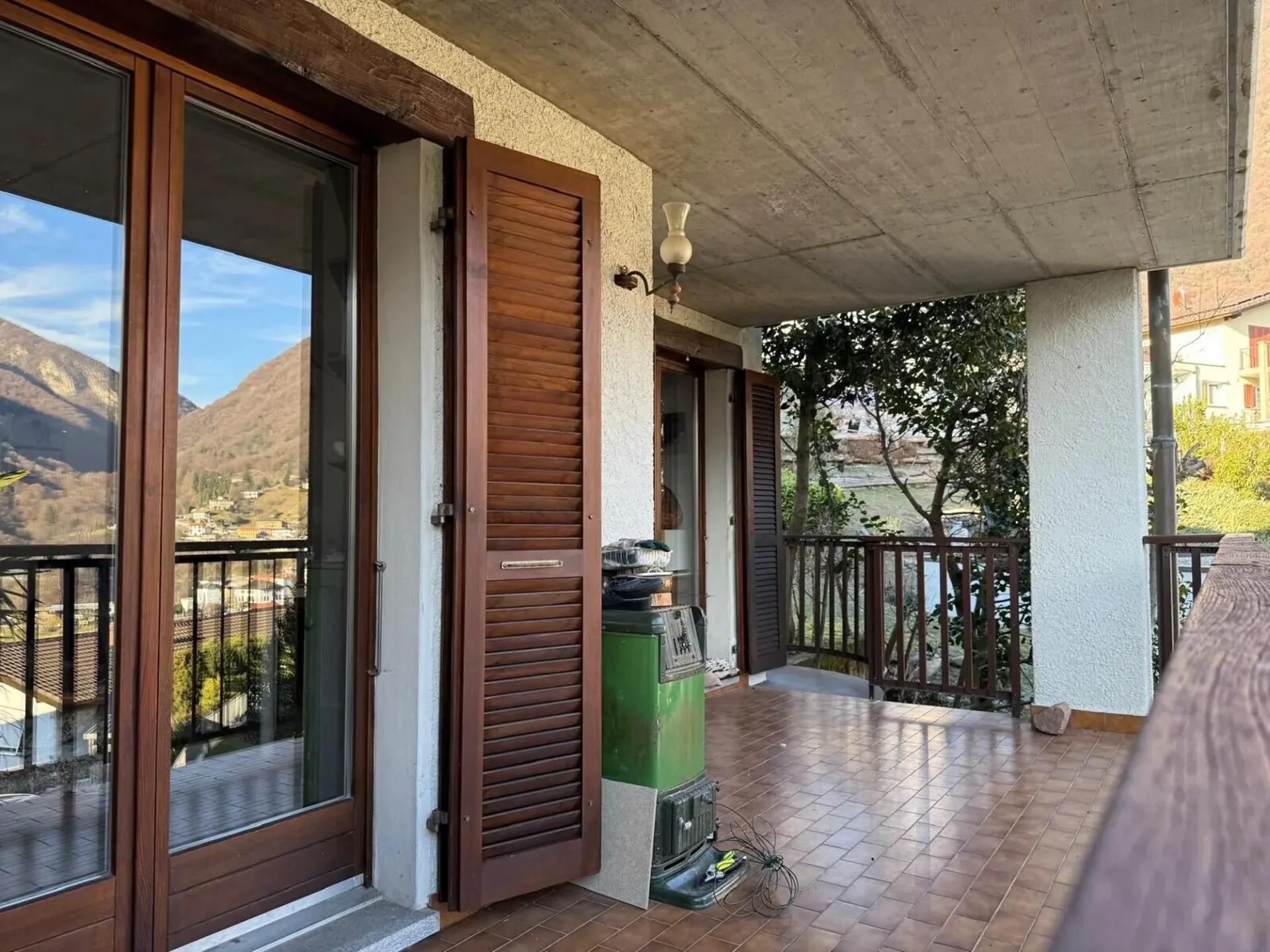 BELLA VILLETTA 4 LOCALI CON 2 TERRAZZE E GIARDINO AD AROGNO
