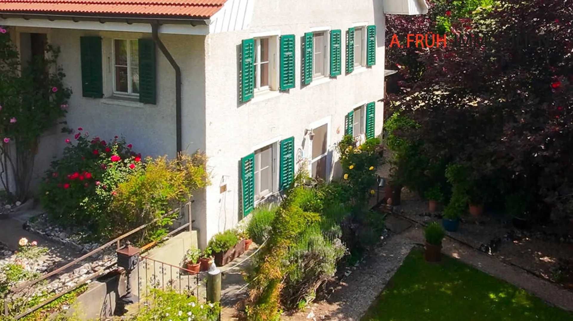 Seit 1800: Charakterstarkes Refugium mit 810 m² Garten & Quelle