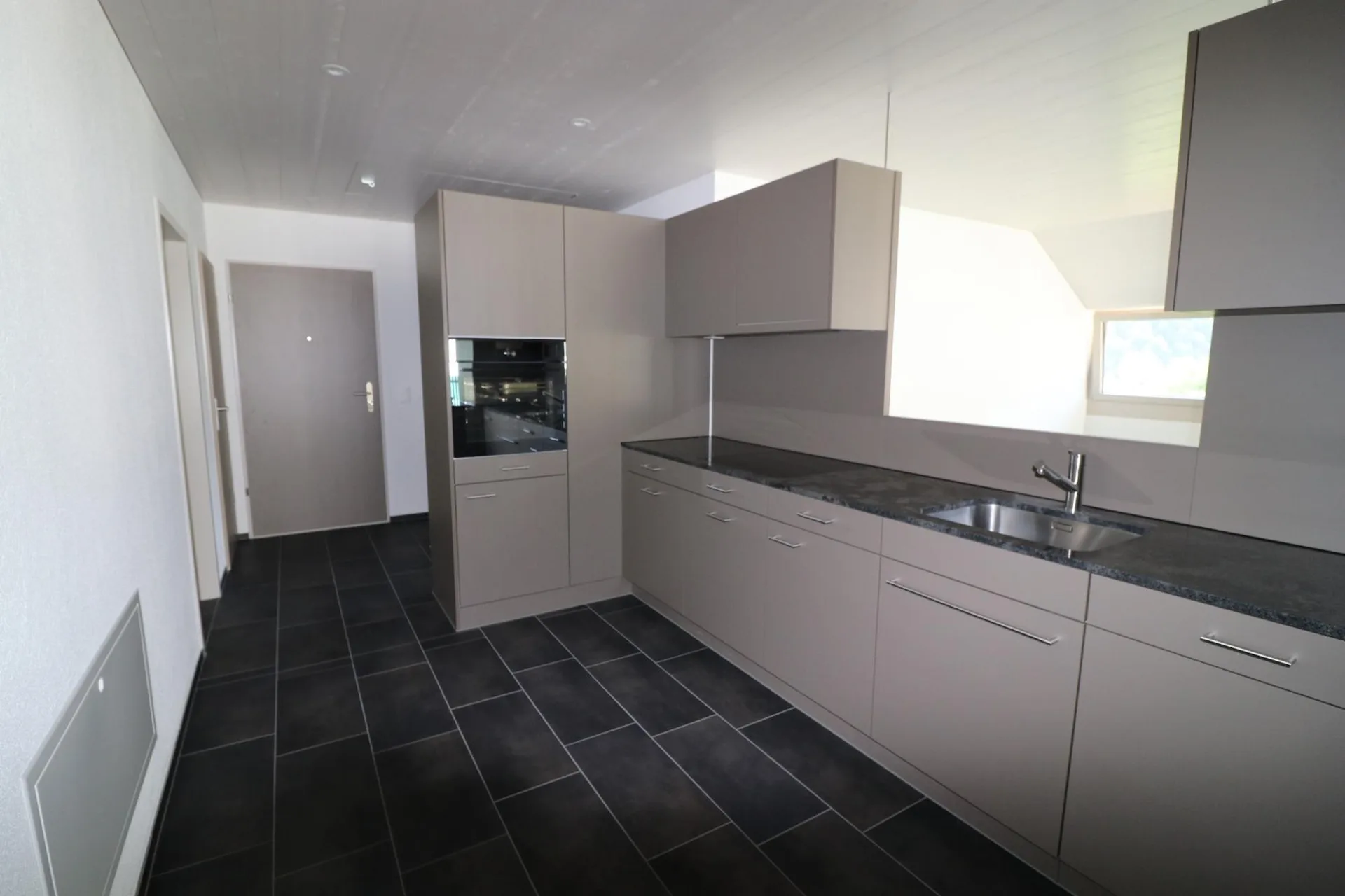 Einzigartige 3.5-Zimmer-Dachwohnung mit Loft-Charakter und Loggia