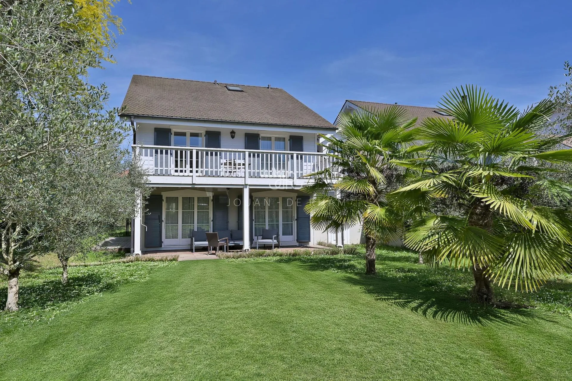 Zweifamilienhaus im Herzen des Dorfes Founex - 6 Zimmer zur Miete