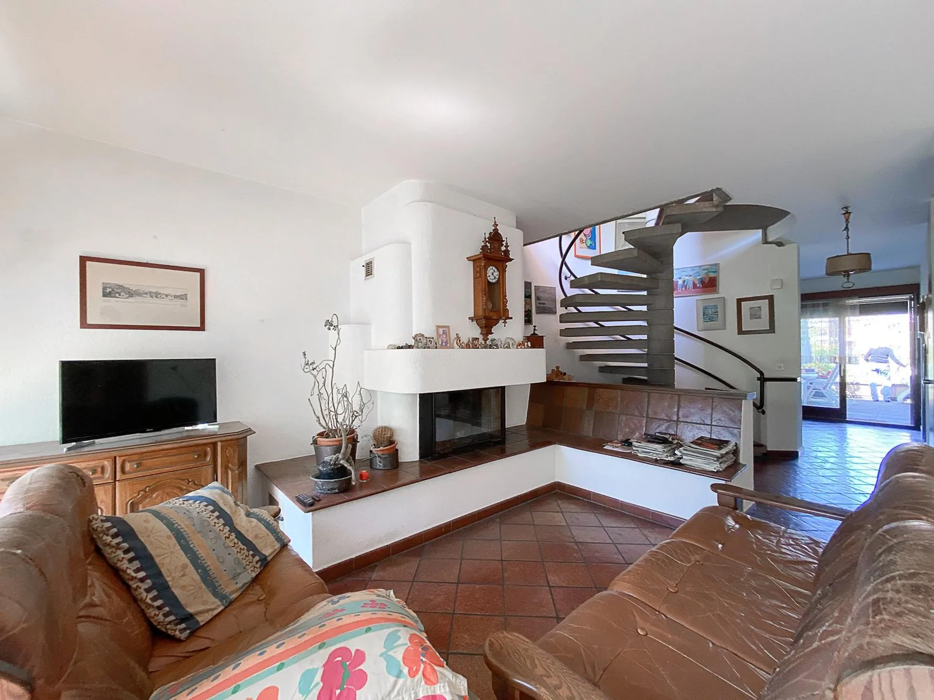 Spacious semi-detached house with garden in Melano