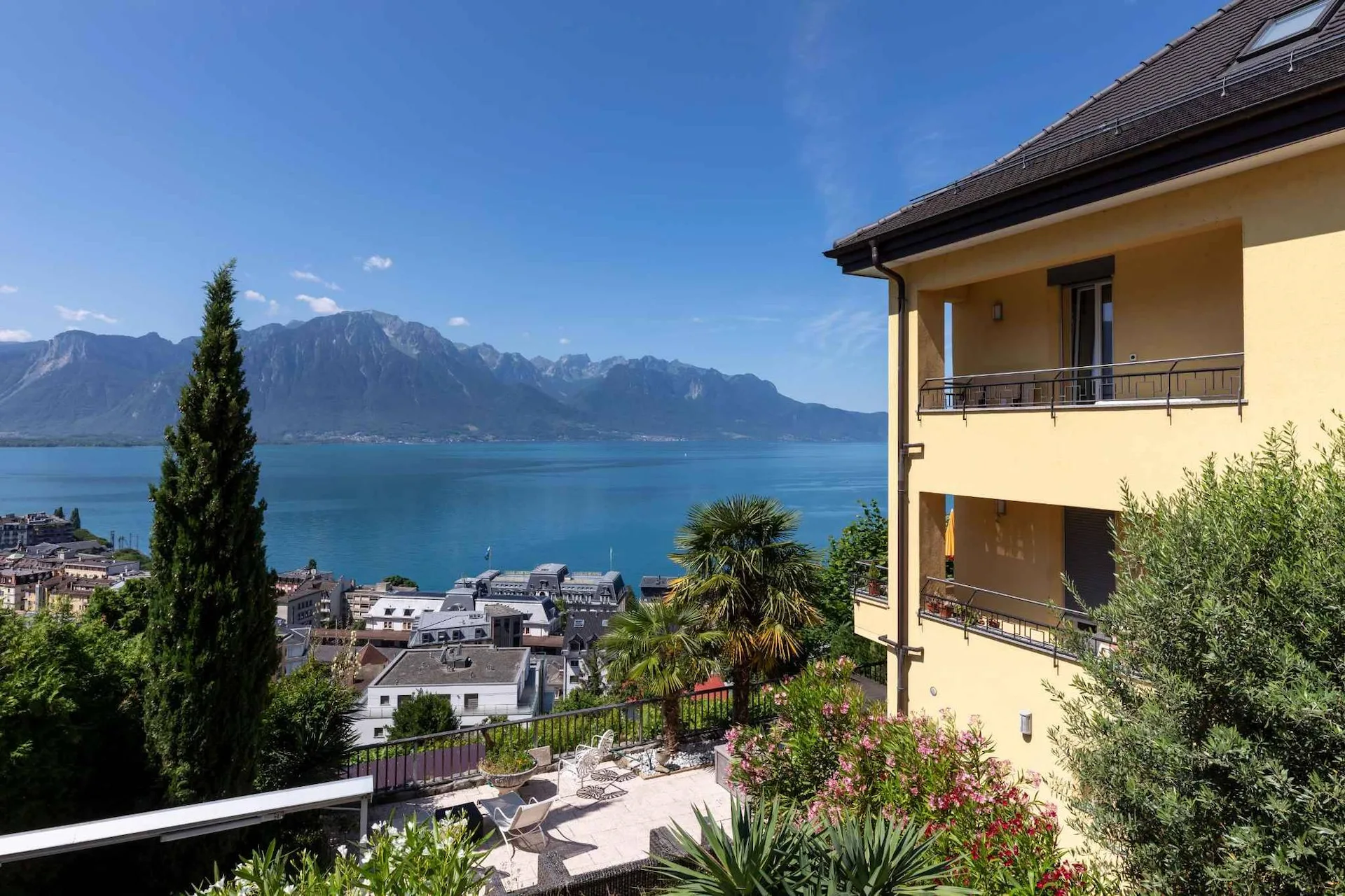 Exklusiv - Charmantes 2,5-Zimmer-Wohnung mit Panoramablick