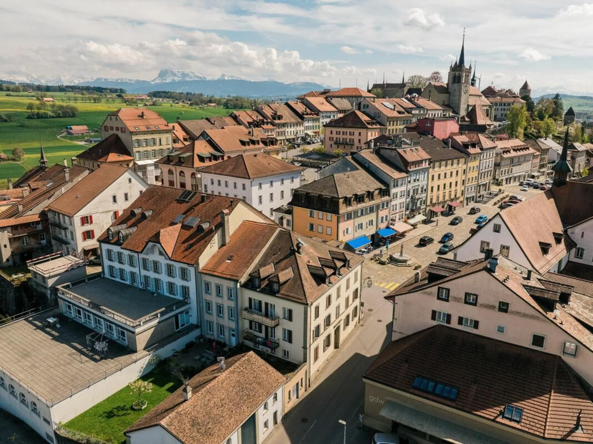 Immobilie mit Rendite - Außergewöhnliche Lage in Romont