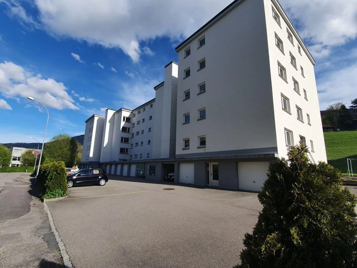 Charmant appartement de 2 pièces avec balcon à Valbirse