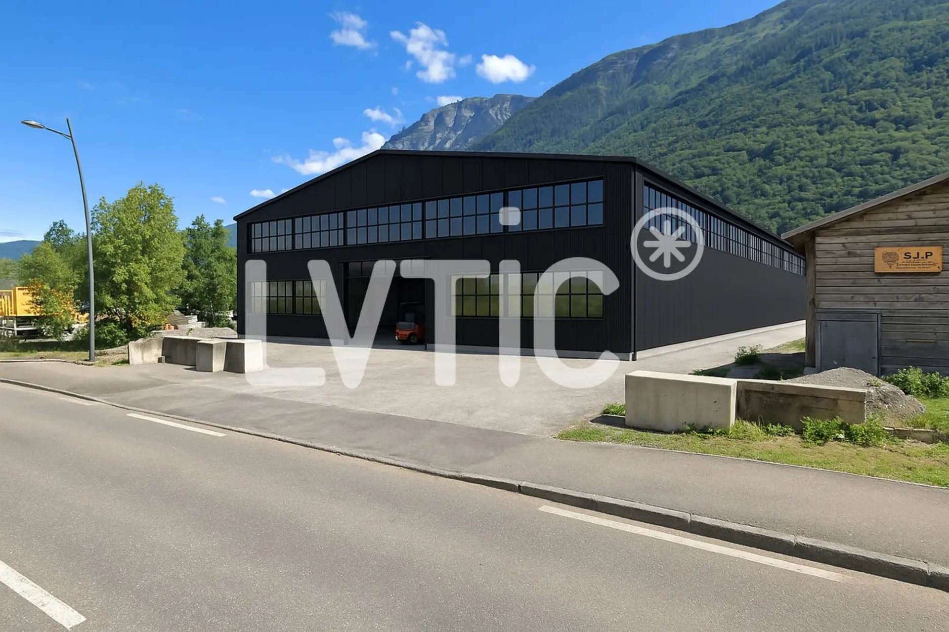Halle von 3000 m2 mit Baugenehmigung auf einem 10'000 m2 großen Grundstück in Vernayaz