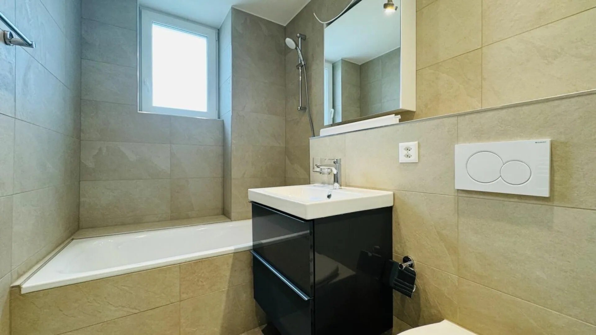 Beautiful 2.5-room apartment on the 2nd floor (w4) with balcony, private washing machine, and basement compartment