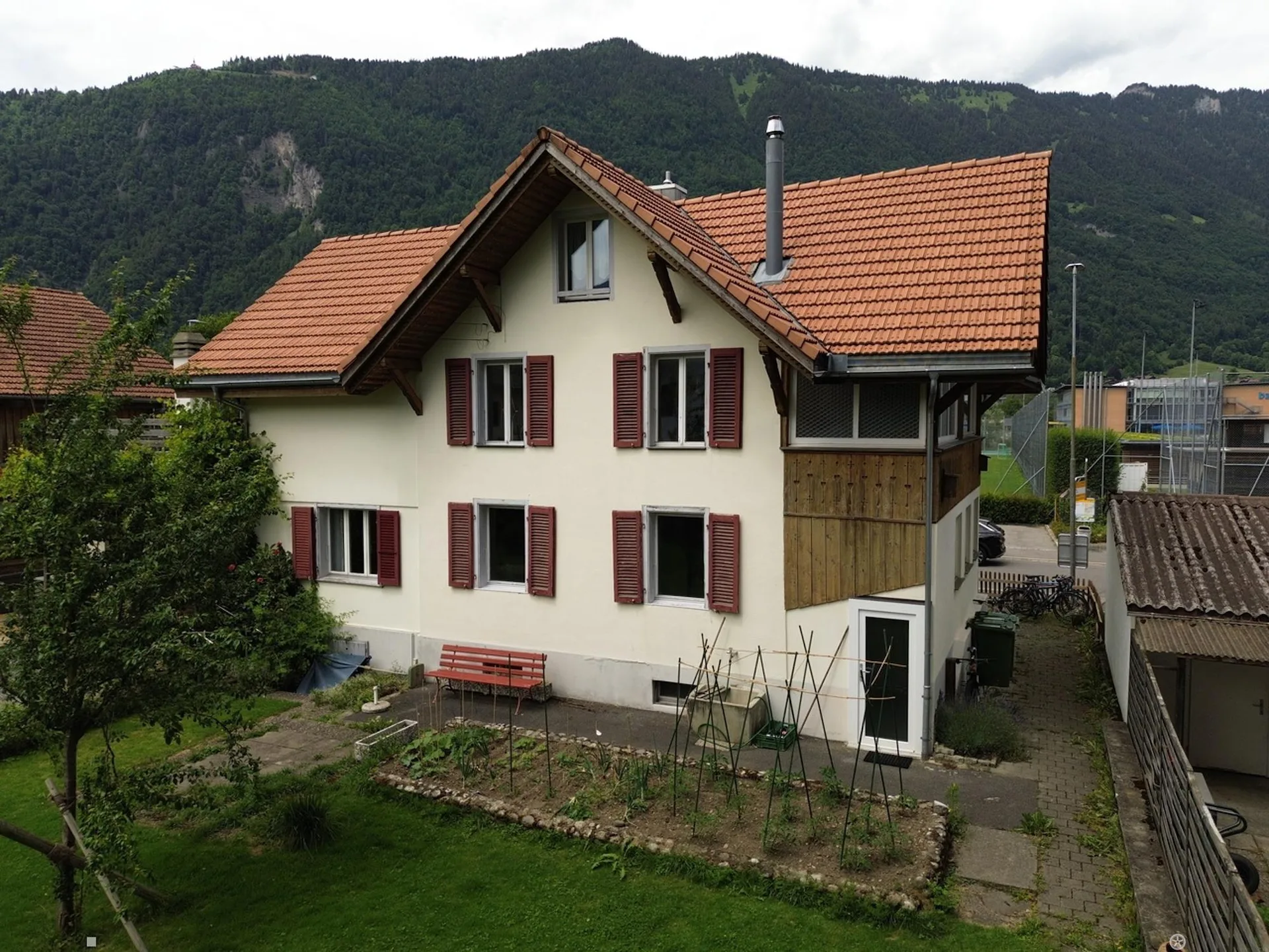 Wohnhaus mit 3 Wohneinheiten