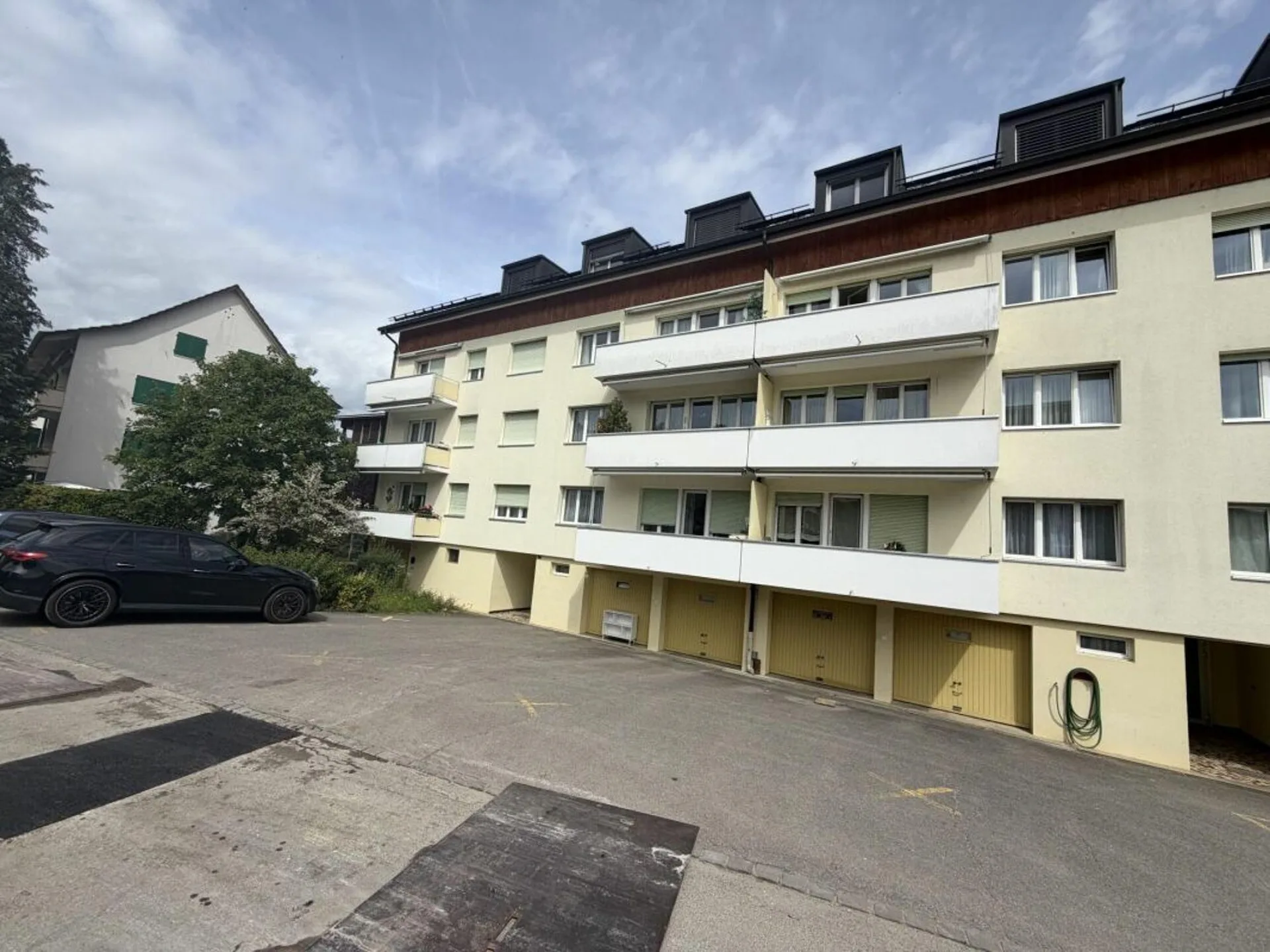 3.5-room apartment with balcony and outdoor parking space