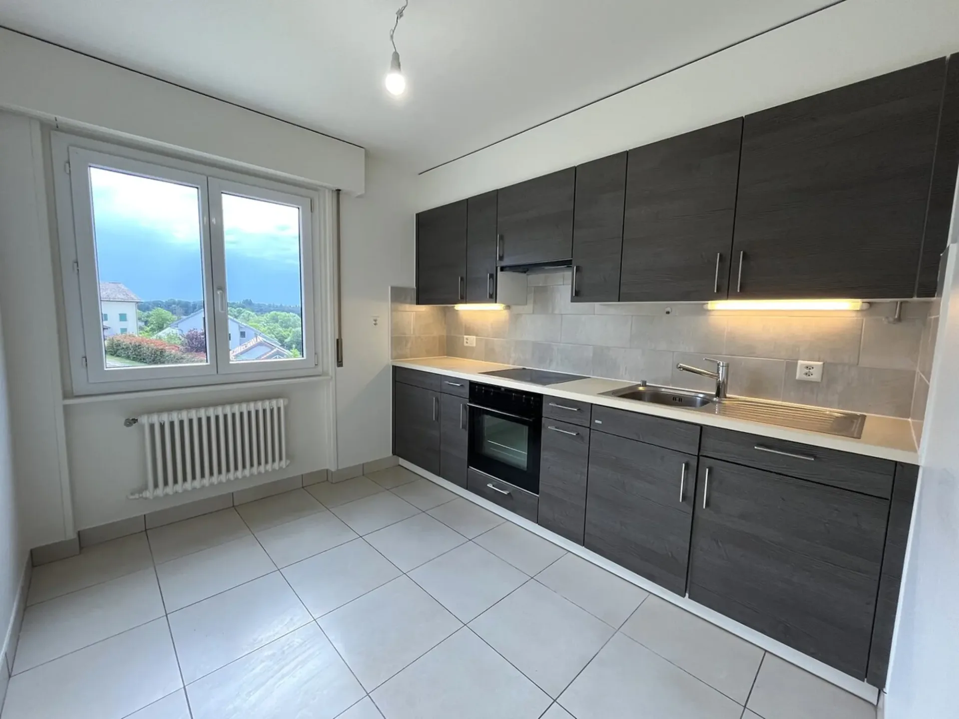 Grand studio avec balcon à Saubraz
