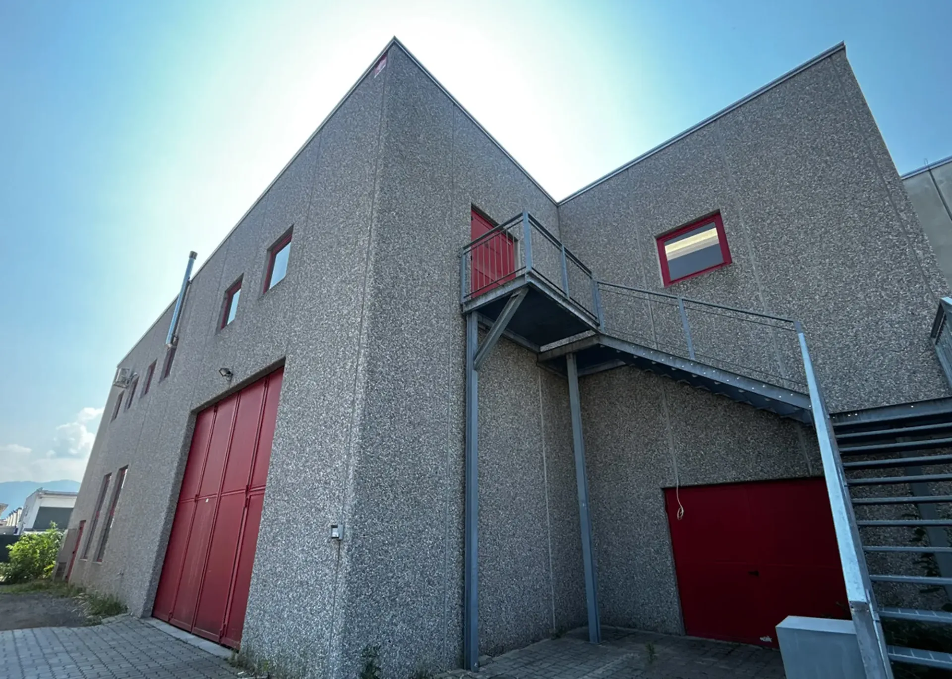 STABIO HANDWERKSLICH / KOMMERZIELLER RAUM MIT BÜROS