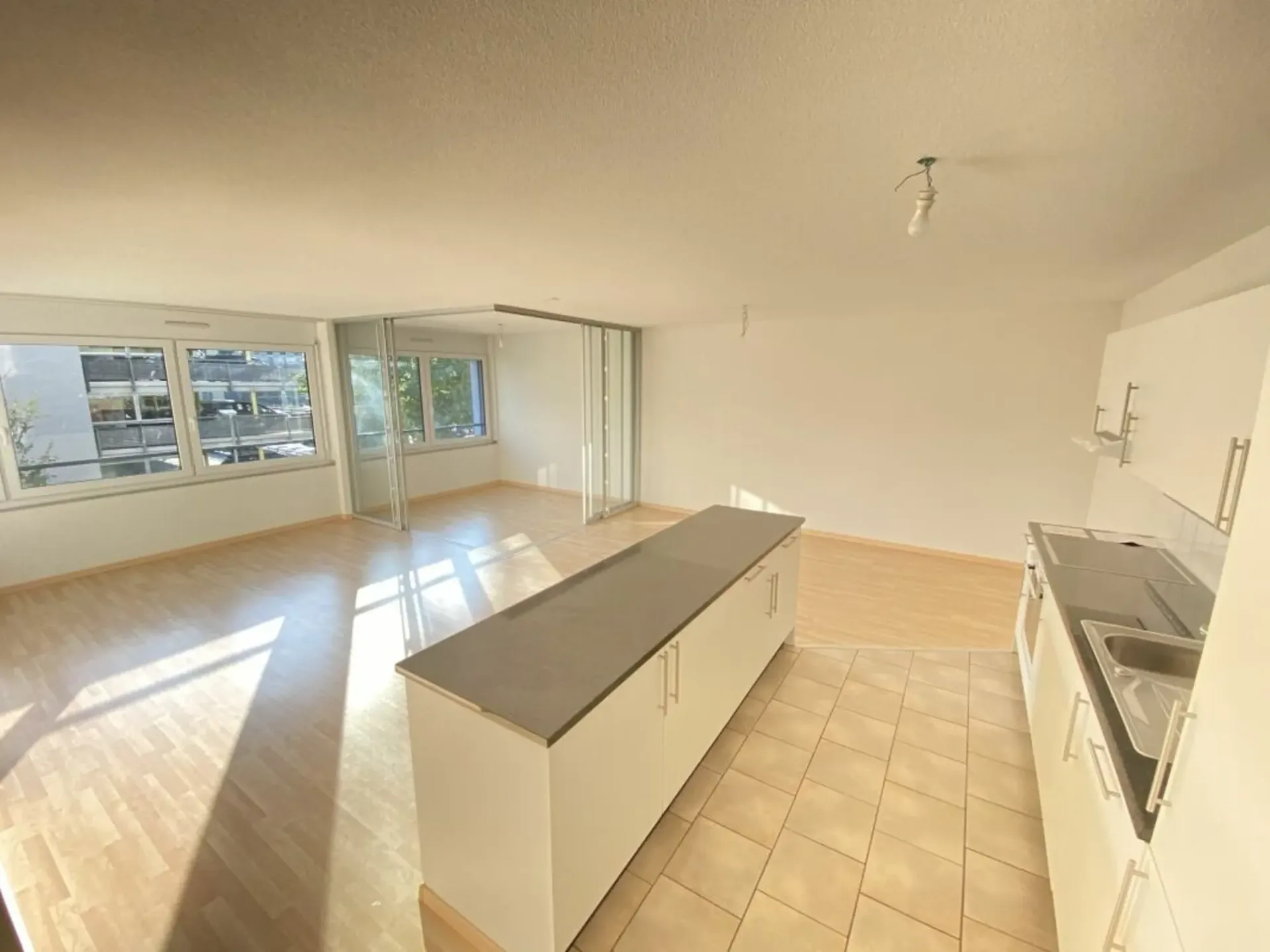 Moderne 2.5-Zimmerwohnung - Zürich Seebach