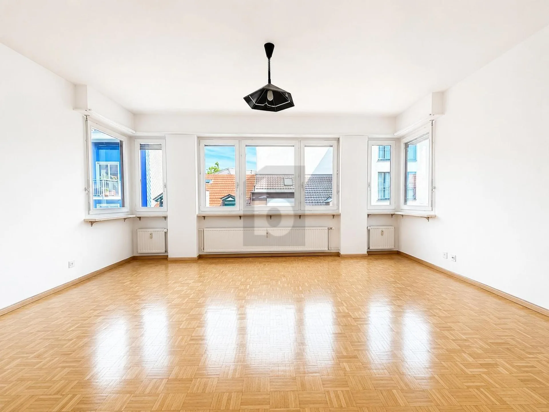 BRIGHT AND CENTRAL, WITH LIFT