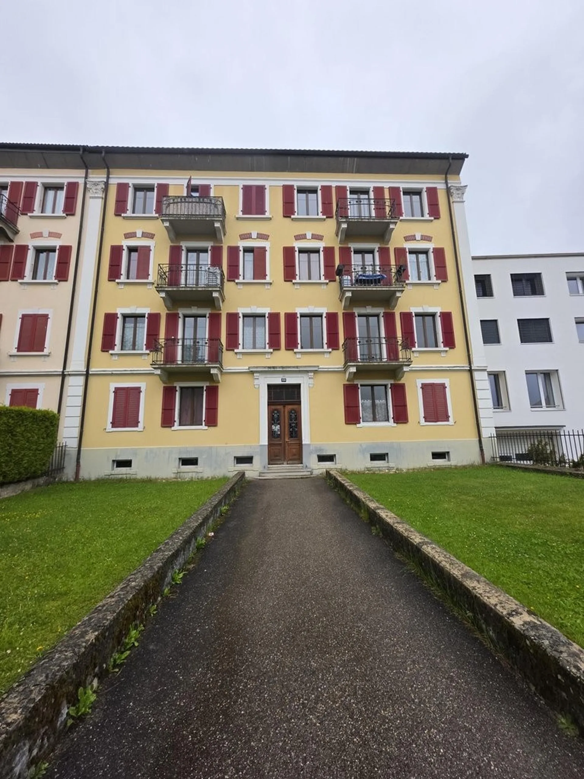 SCHÖNES APPARTEMENT ZU VERMIETEN