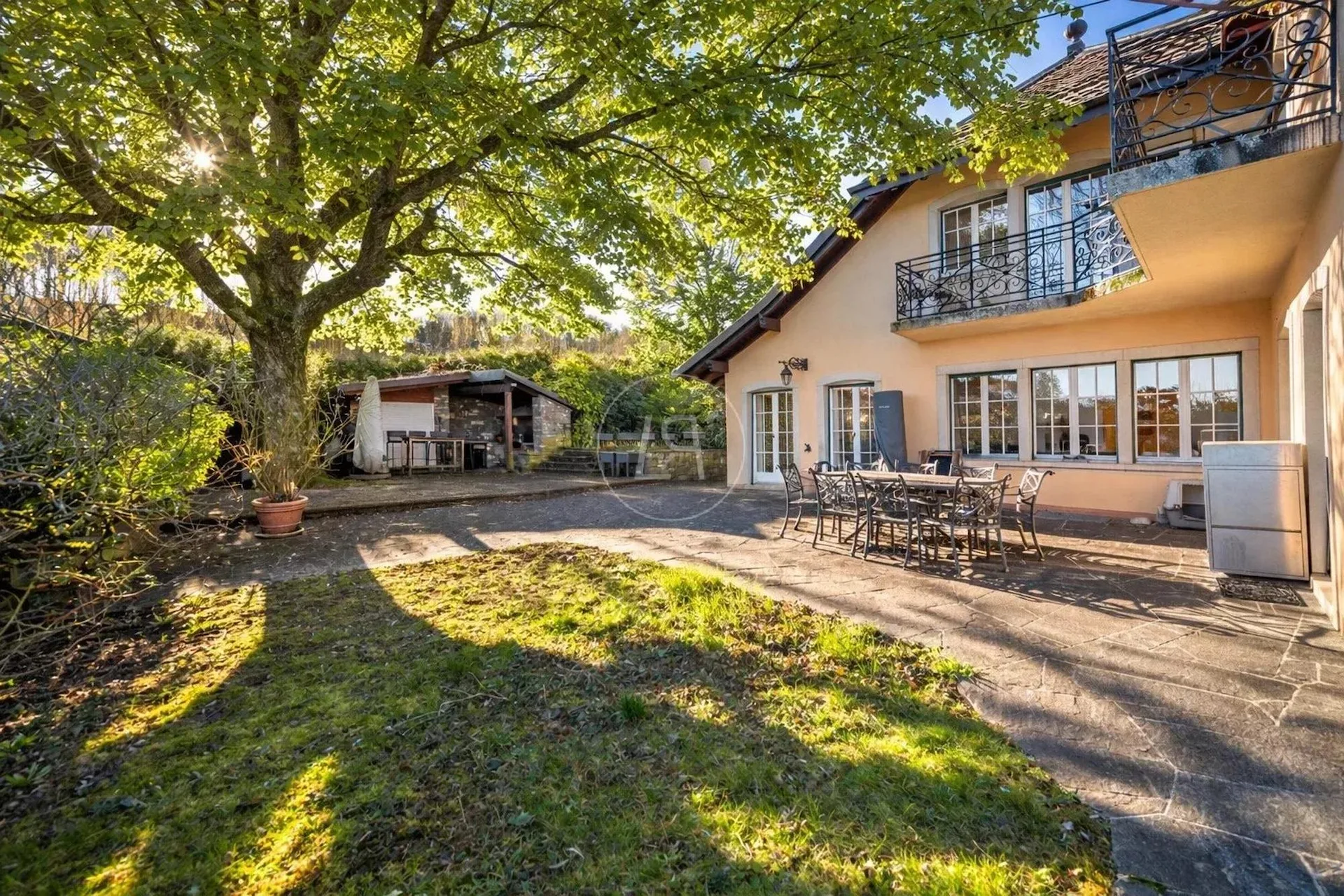 Superbe Eigentum in einer smaragdgrünen Umgebung mit Seeblick in Aubonne