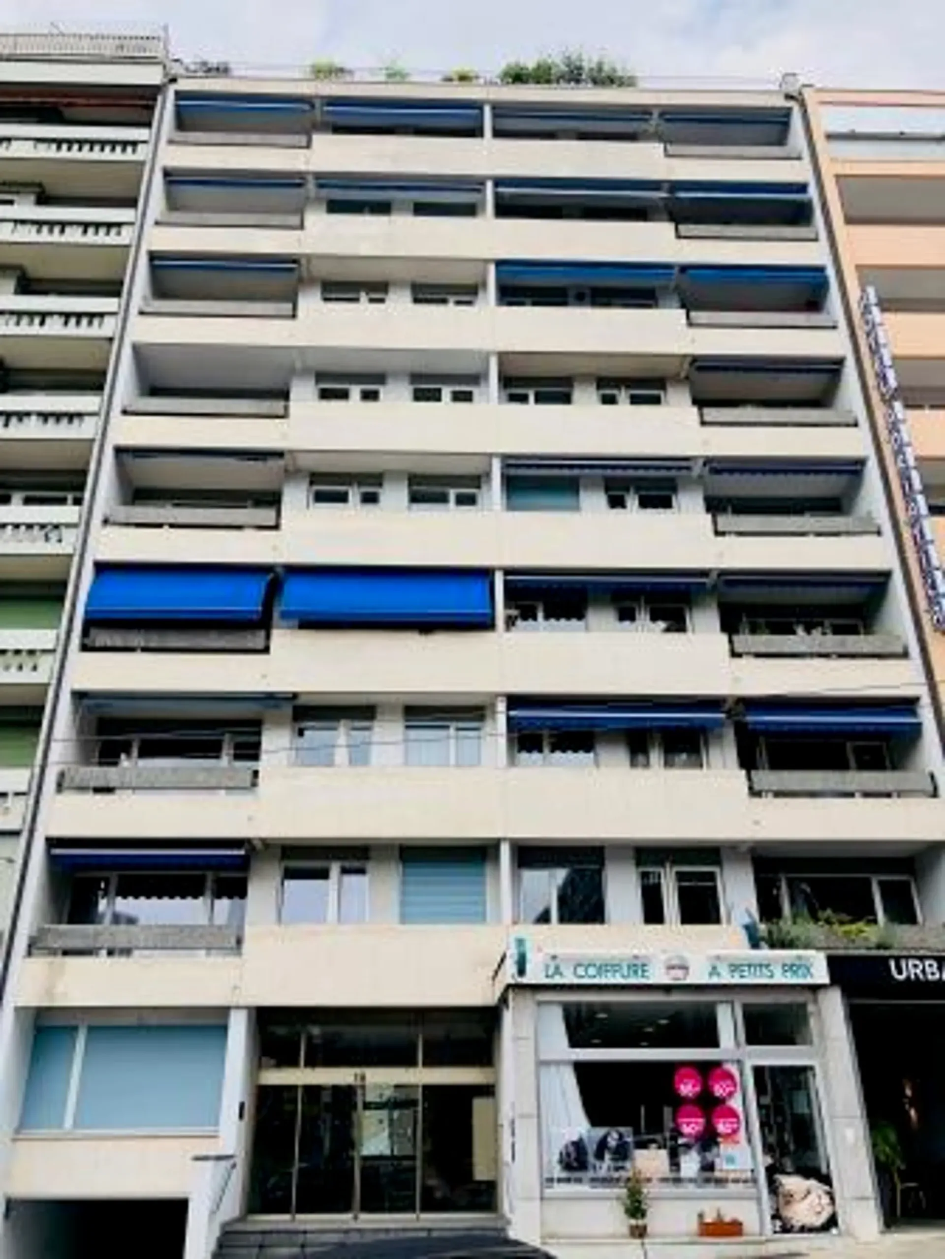 Schönes Durchgangsappartement mit Balkon, im 4. Stock gelegen.