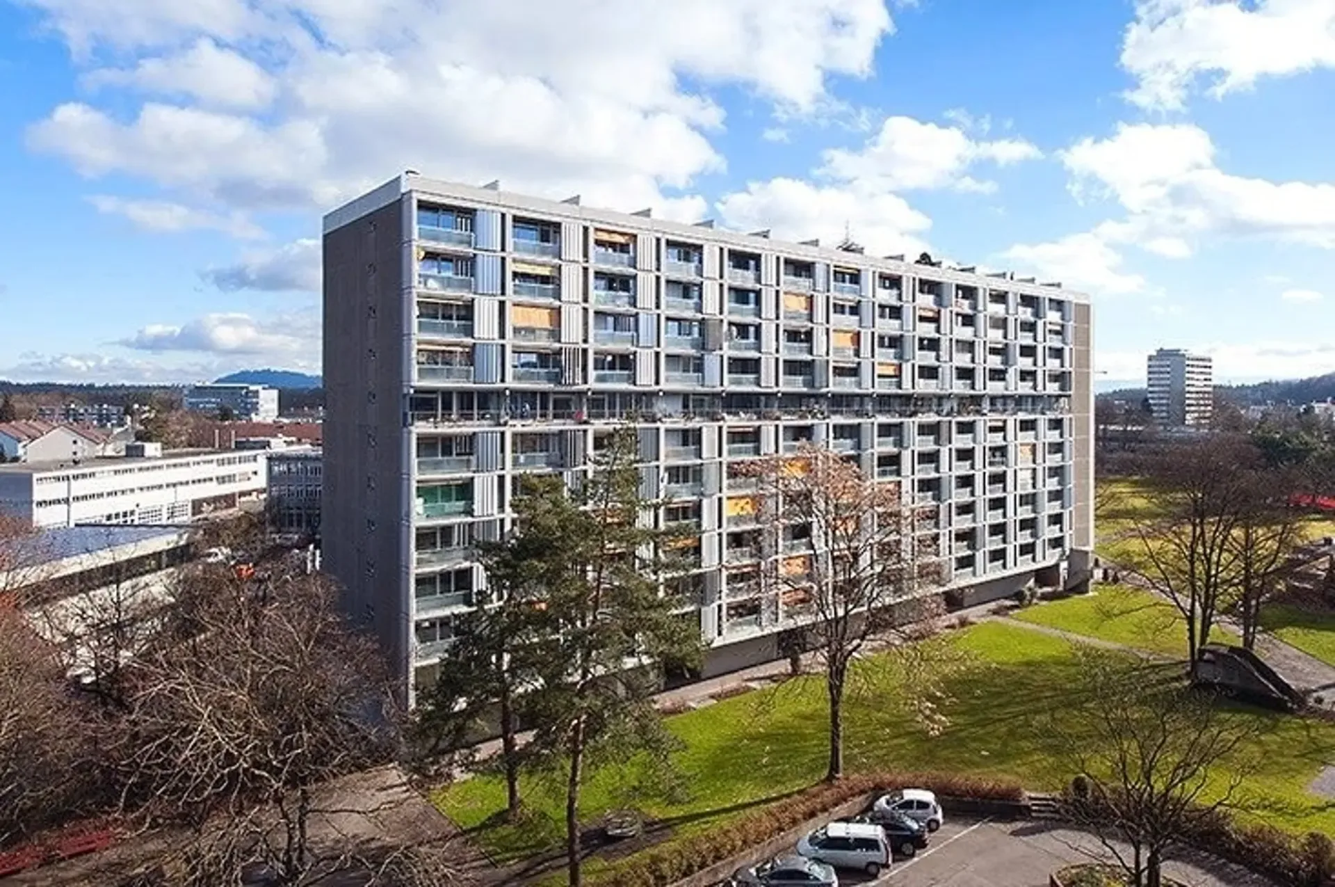 3.5-ZW zuoberst im 11. OG à 71 m²