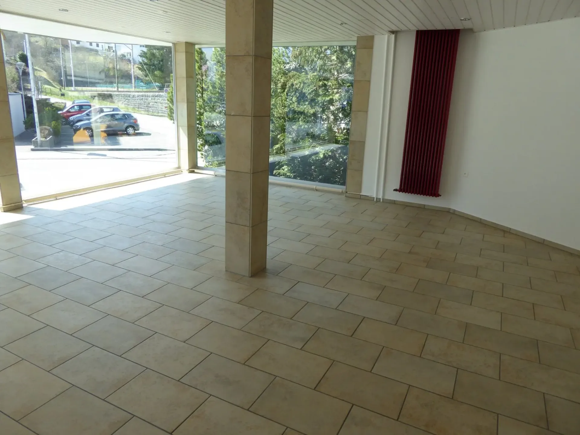 Helles und geräumiges Gewerbeobjekt im Erdgeschoss
