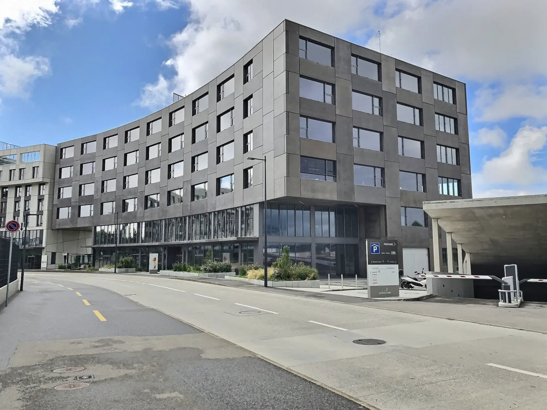 Surfaces mixtes à louer  Meyrin ZIMEYSA  De 75 à 1'000 m²  Immeuble moderne & lumineux