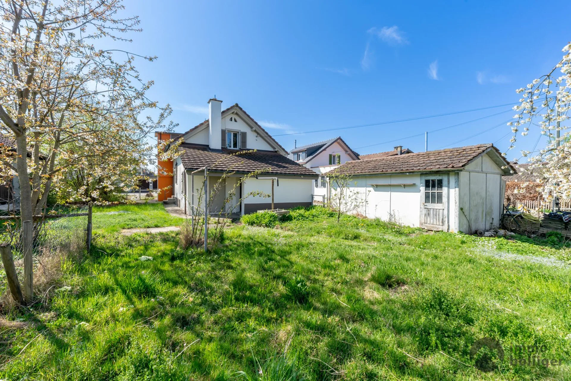 Gut unterhaltenes Einfamilienhaus mit Gartenparadies