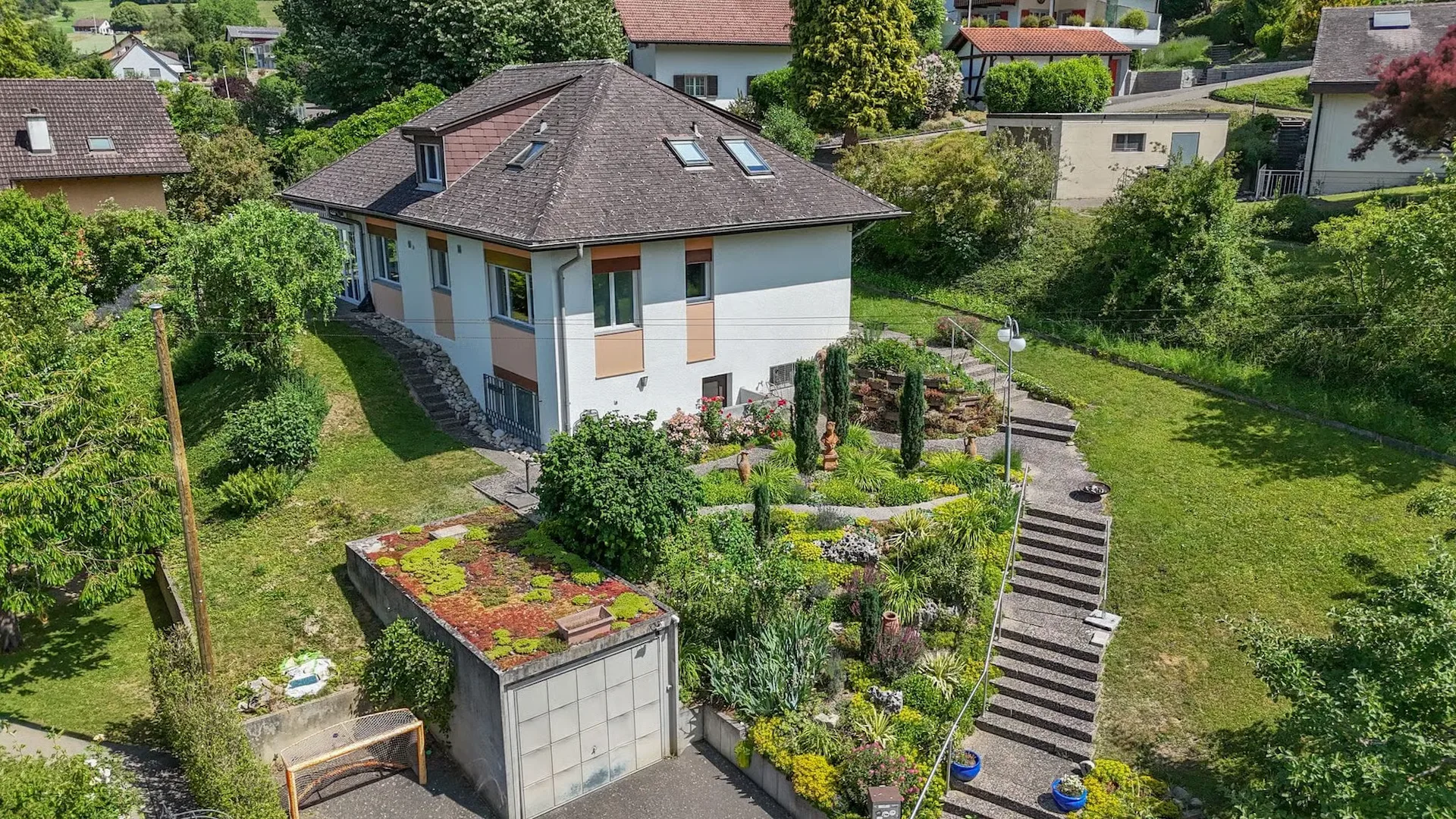 Ihr Rückzugsort mit Weitblick: Freistehendes 6.5-Zimmer-Einfamilienhaus mit Gartenidylle