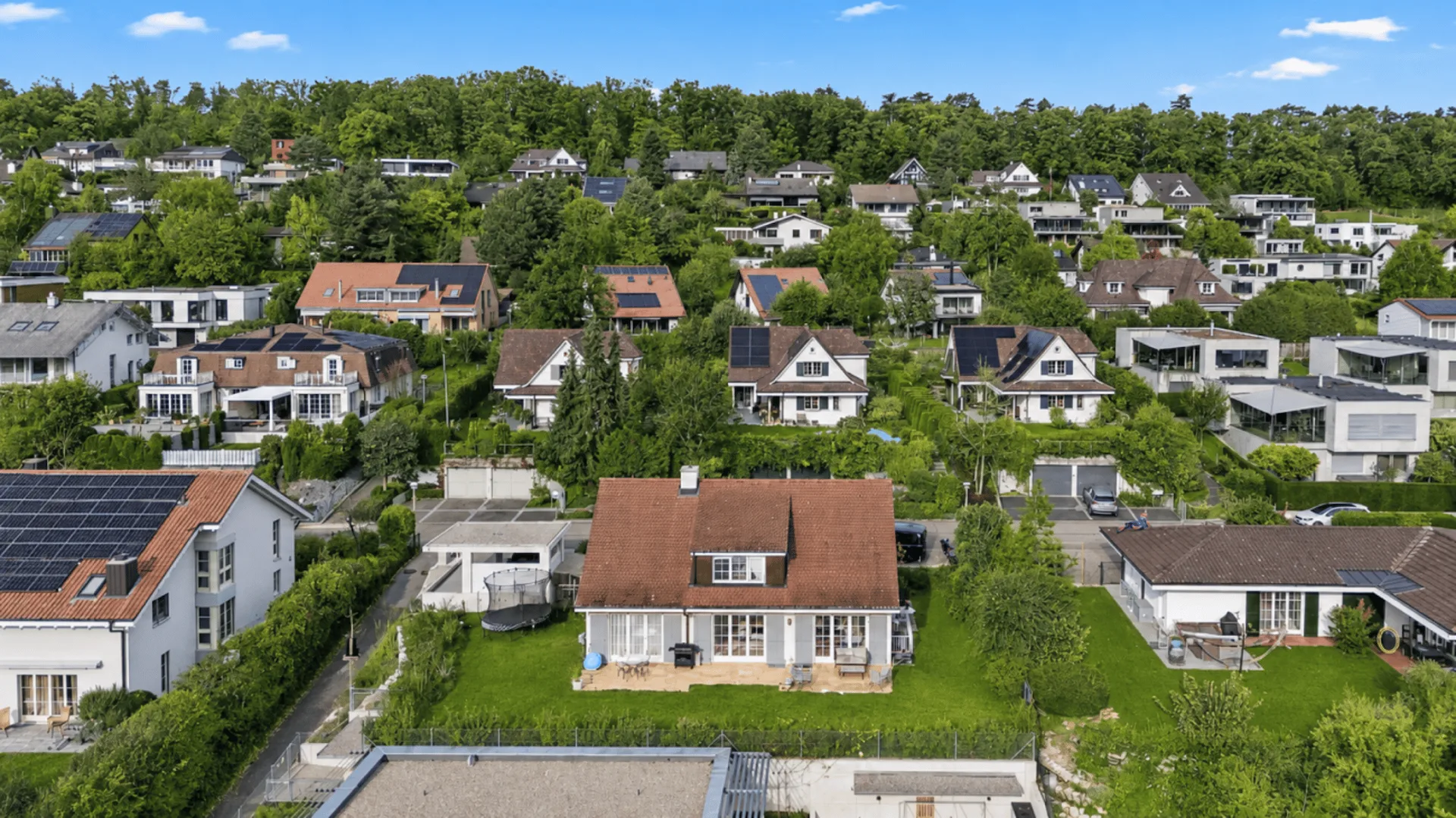 7.5-Zimmer Landhaus mit Weitblick und direkter nähe zur Schule
