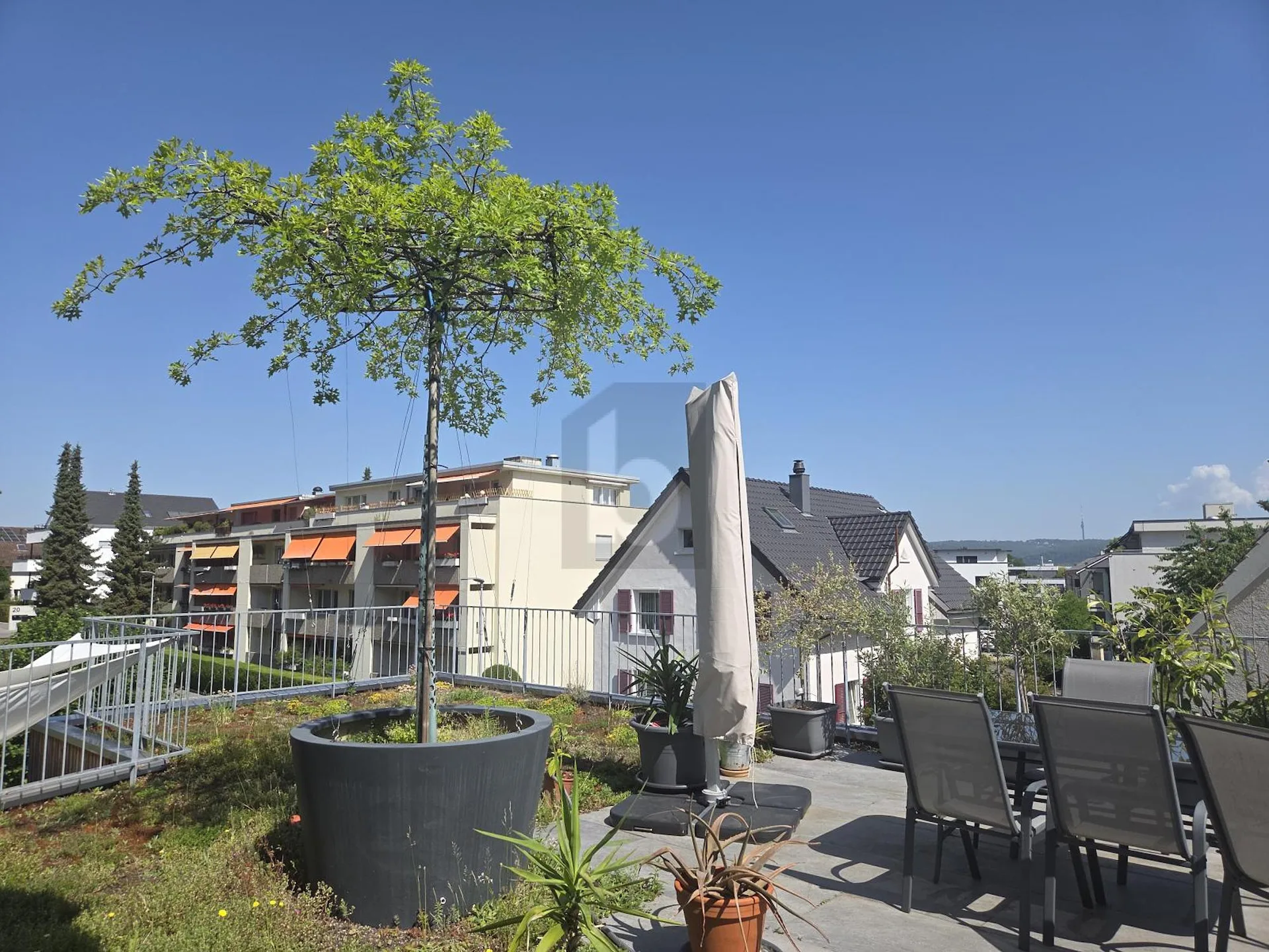 MIT 50M² SONNENTERRASSE!