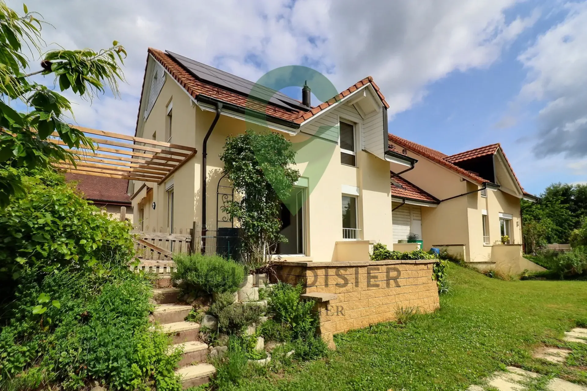 Wunderschöne renovierte Doppelvilla mit Pool