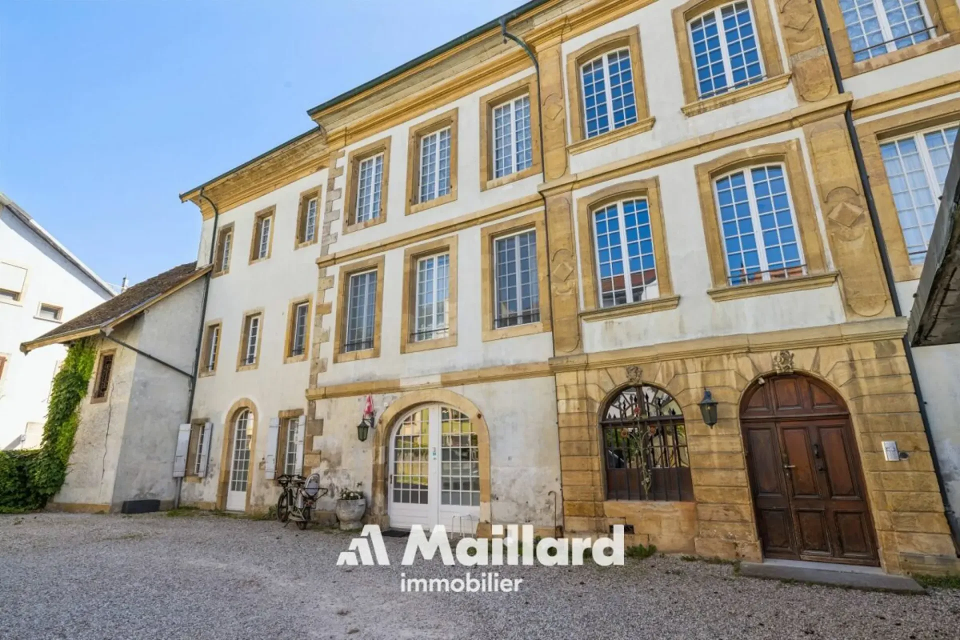 Yverdon Stadtzentrum - 4.5 Zimmer im Erdgeschoss