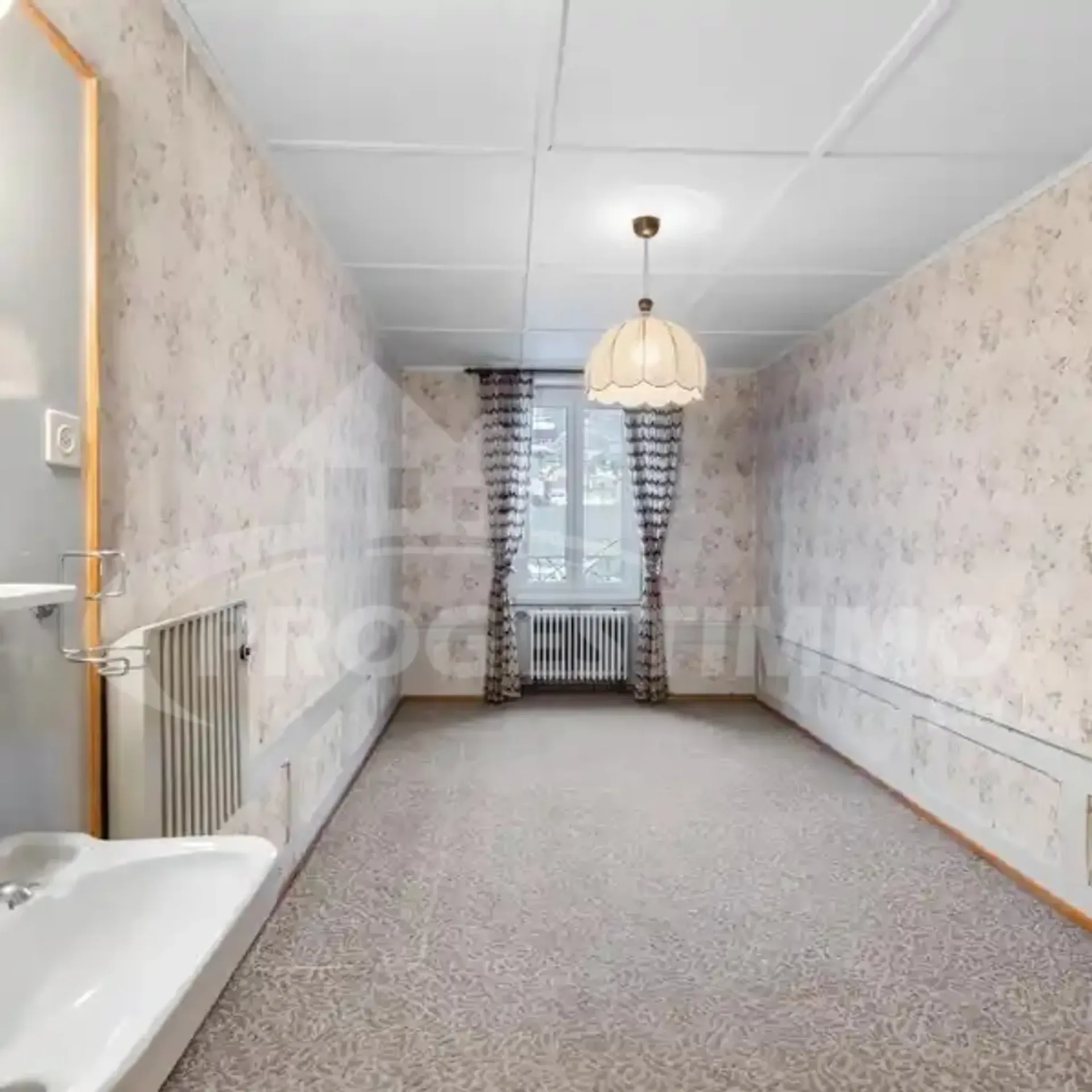 A RENOVER ENTIEREMENT AU COEUR DU VILLAGE