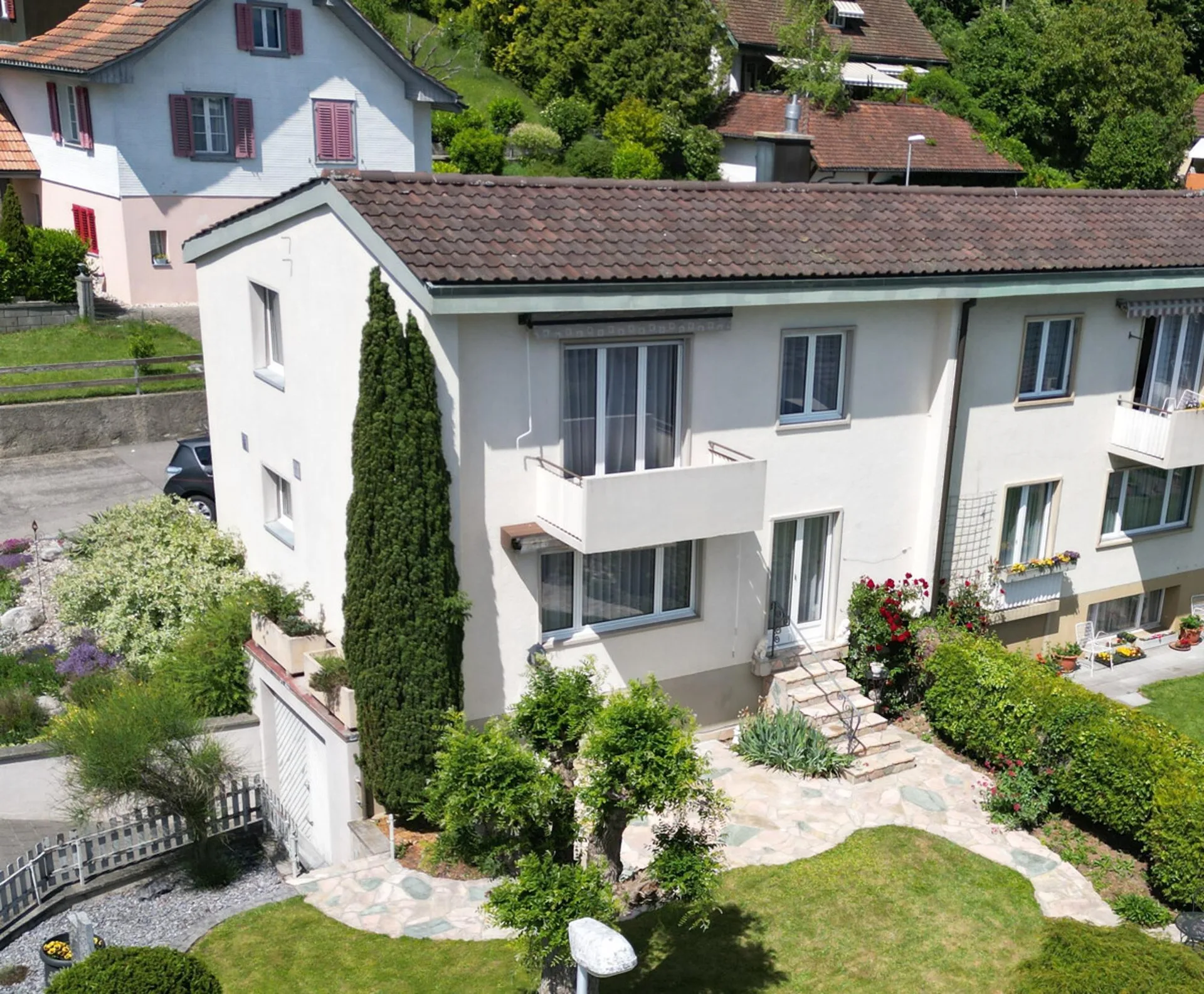 4.5 Zimmer Doppeleinfamilienhaus an sonniger  Lage