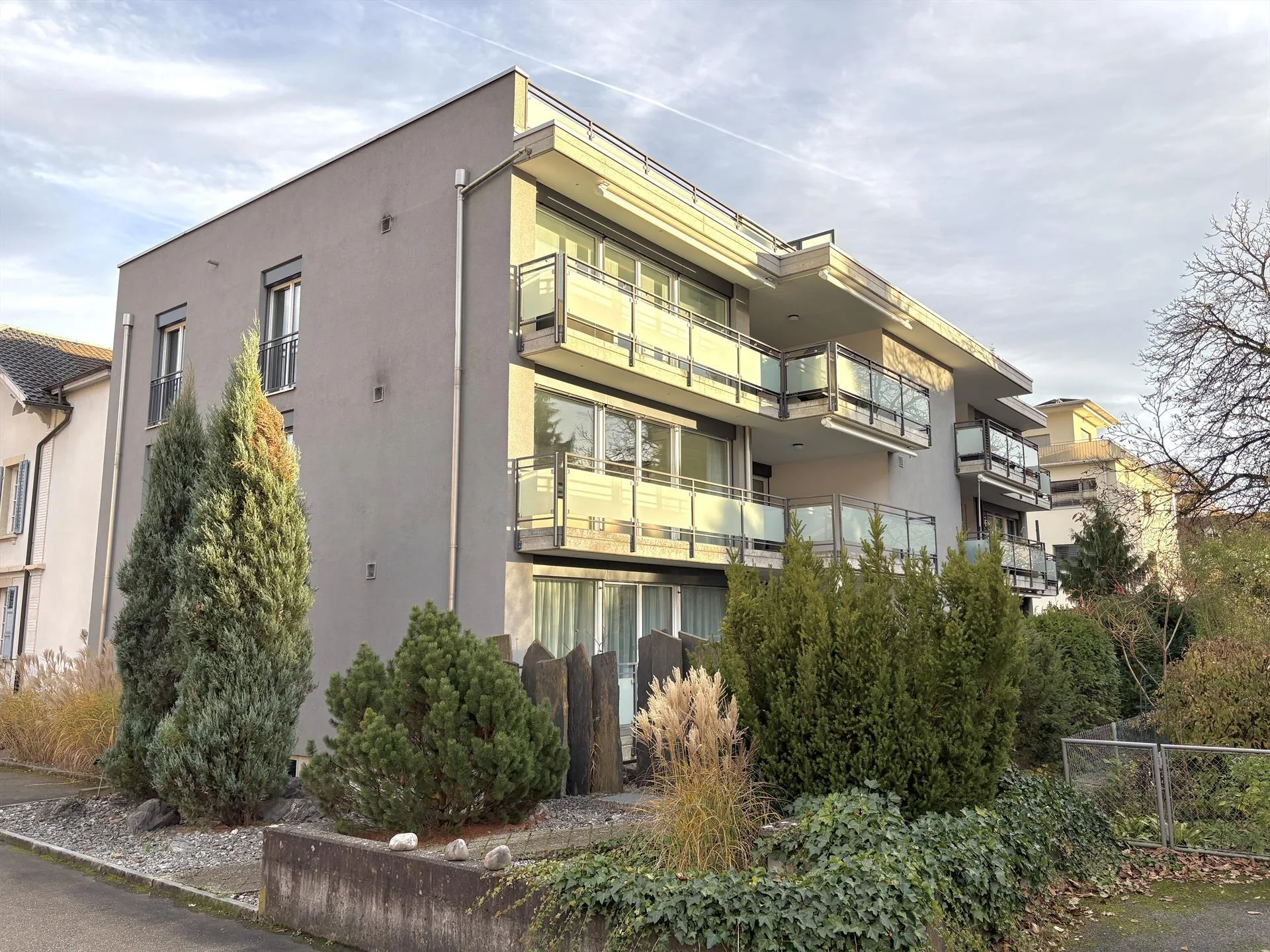 Helle 3,5-Zi.-Wohnung mit Balkon, Lift und Tiefgarage 