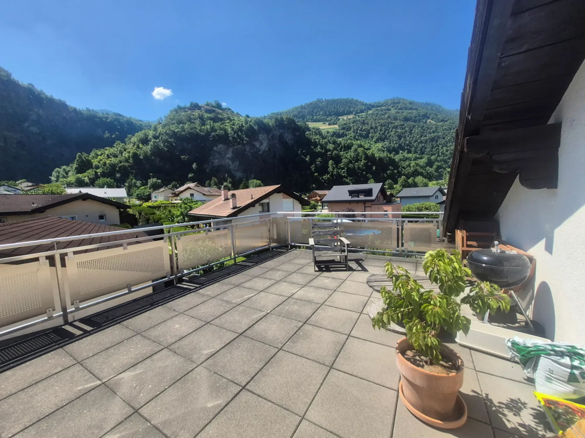 JOLI PETIT 2PCES AVEC GRANDE TERRASSE