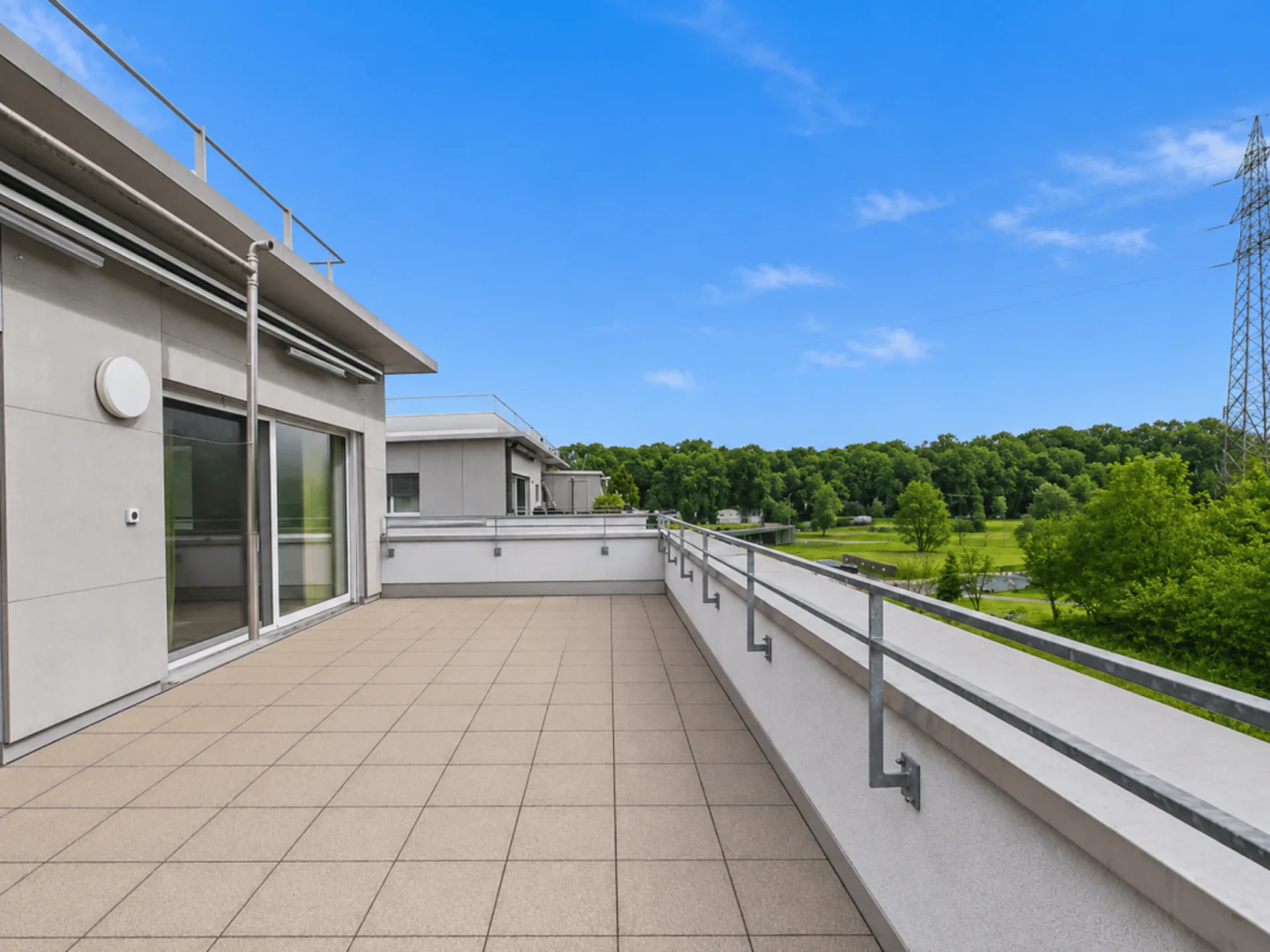 Exklusive Dachwohnung mit Sicht auf den Golfplatz