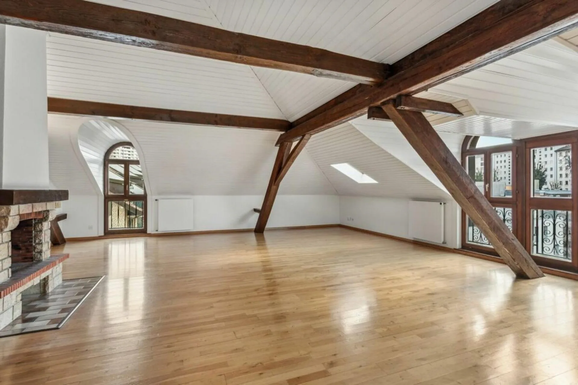 Auf der Suche nach einer geräumigen Wohnung nur zwei Schritte vom Stadtzentrum entfernt?