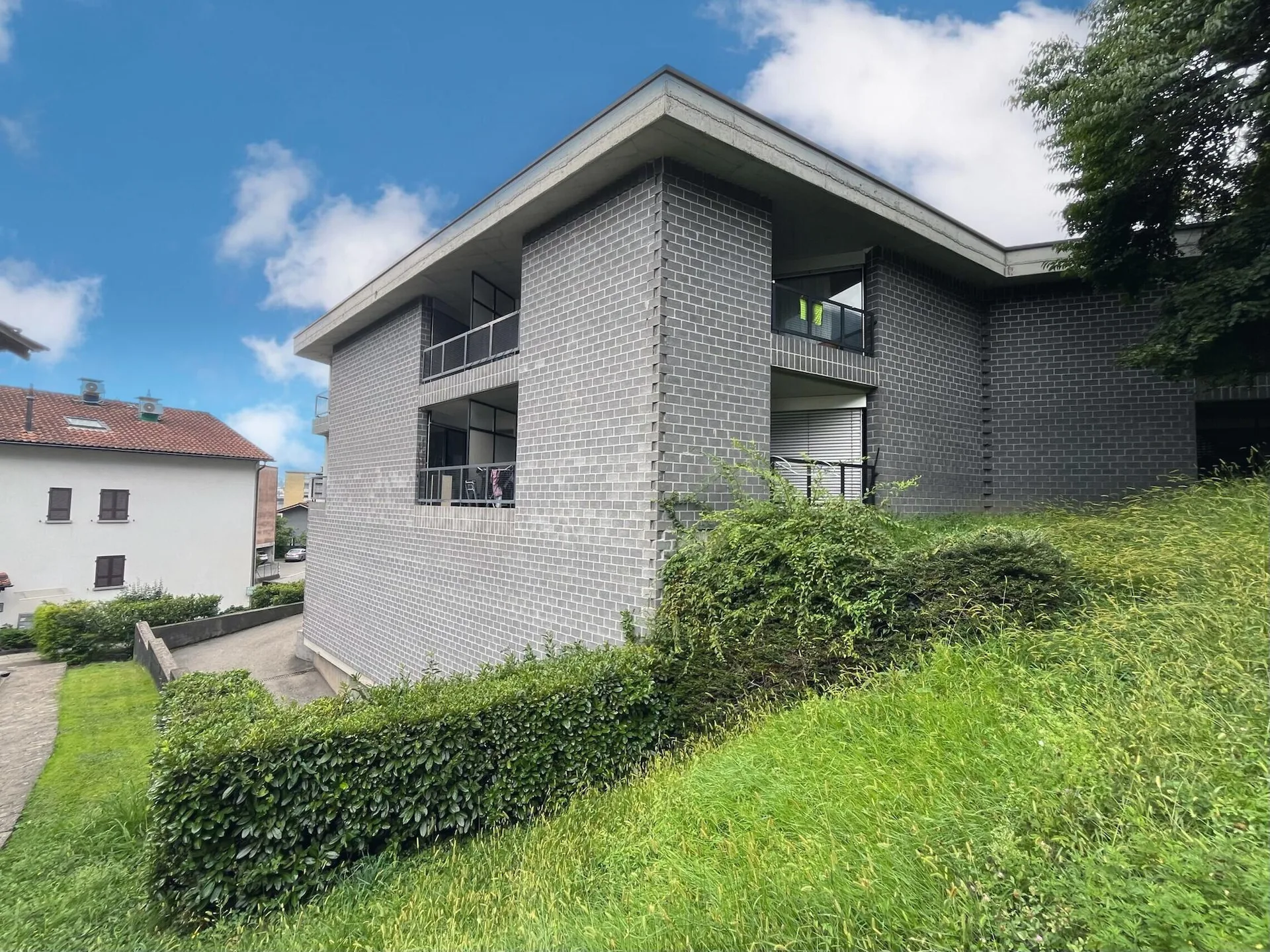 Stable commercial property of 400 sqm in the stadium area of Lugano