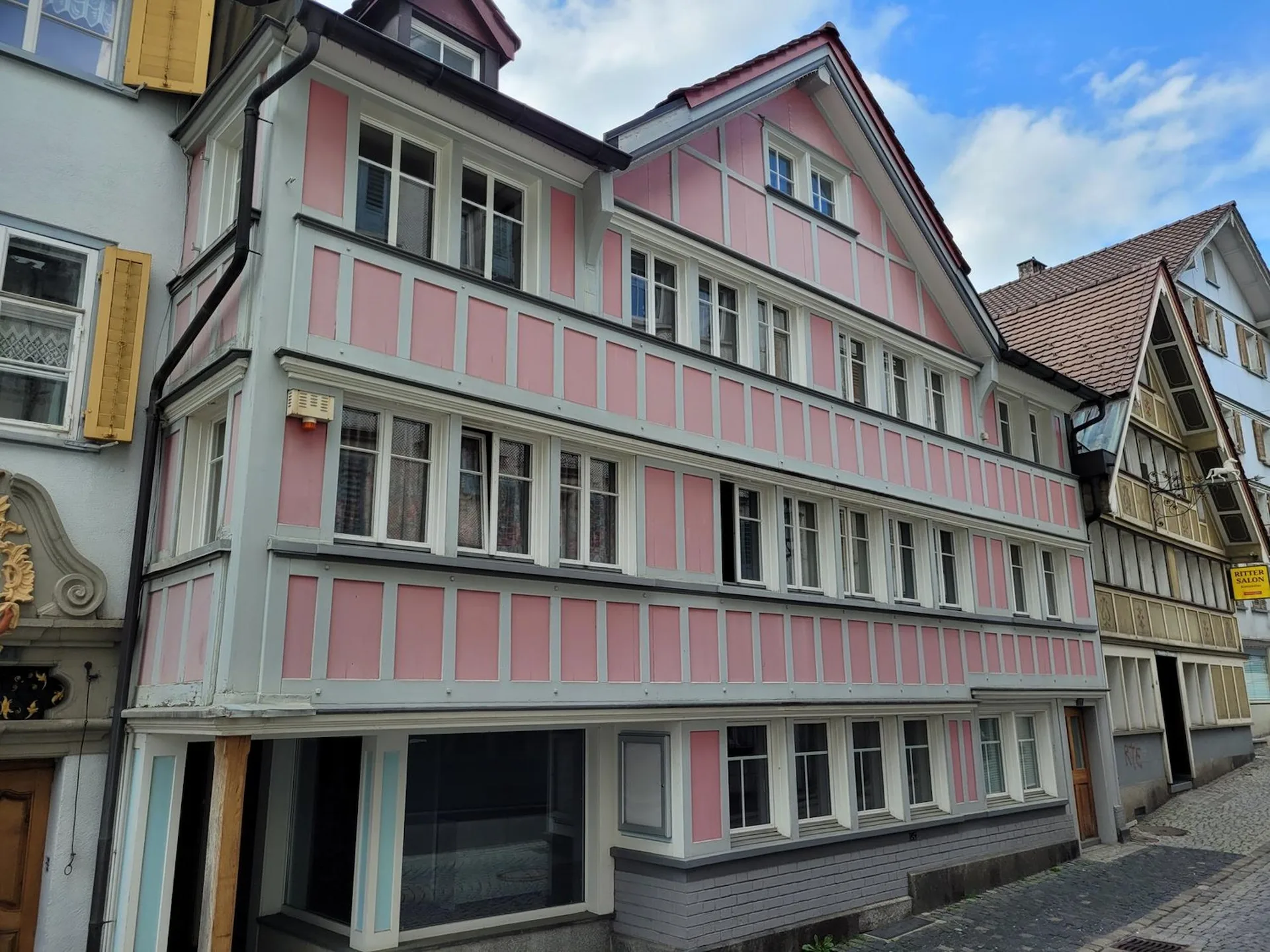 First-time rental - 4-room attic apartment + mansard room