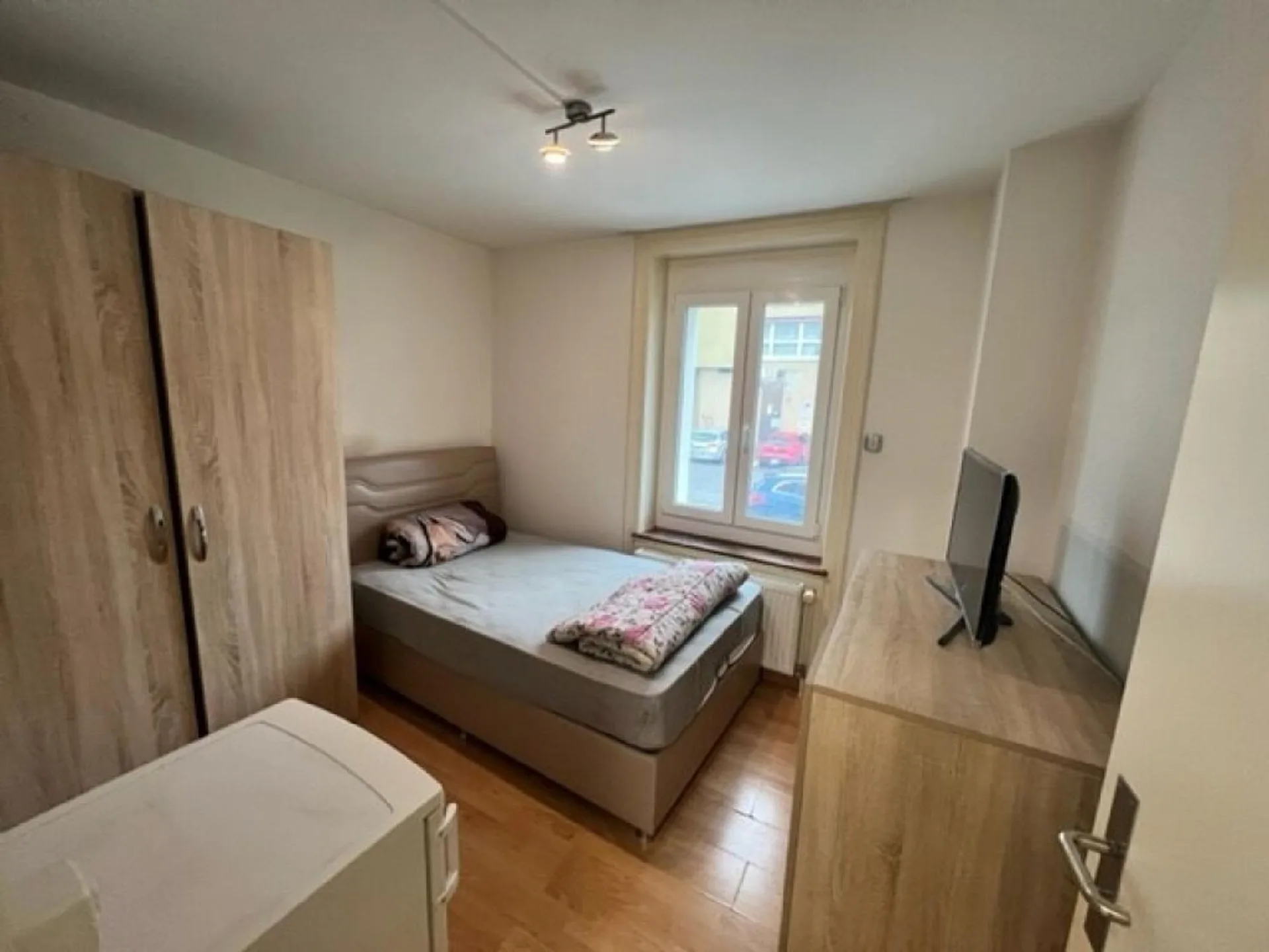 Möbliertes Zimmer in 3-Zimmerwohnung (Wohngemeinschaft) im 2. OG zu vermieten