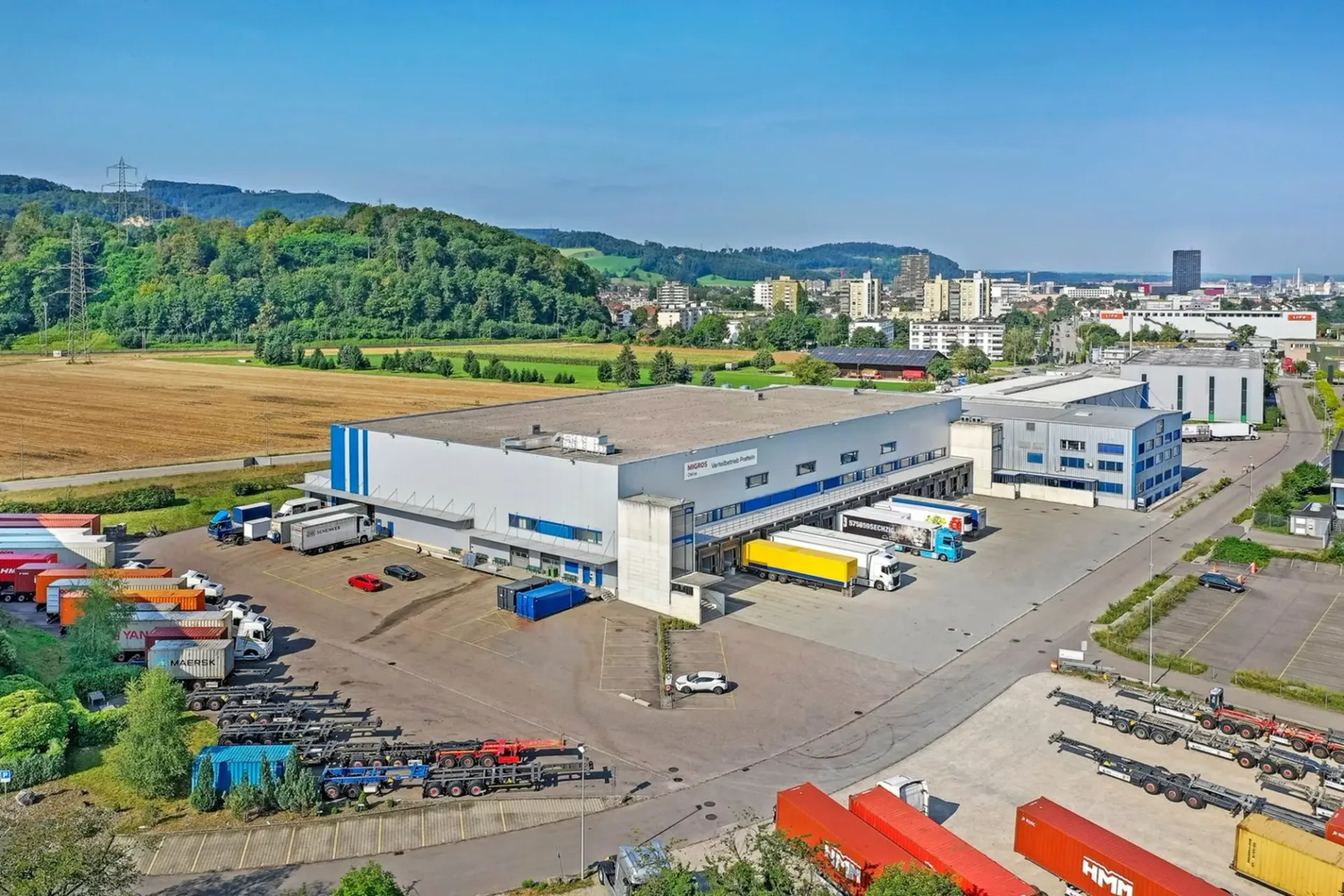 Temperatur geführtes Lager mit Büroflächen in Pratteln zu vermieten