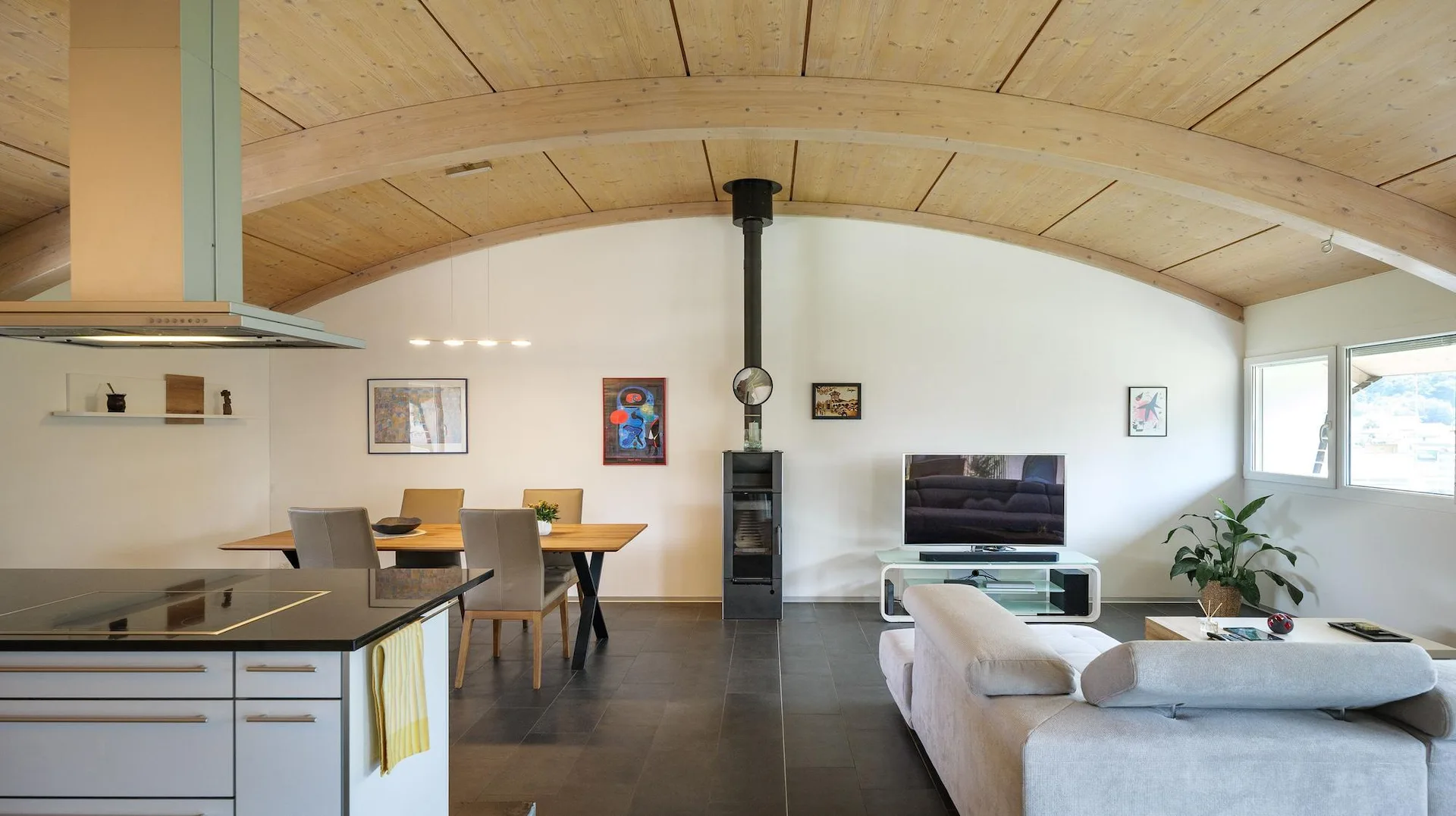Dachgeschoss mit 3,5 Zimmern und überdachter Loggia in Sant'Antonino