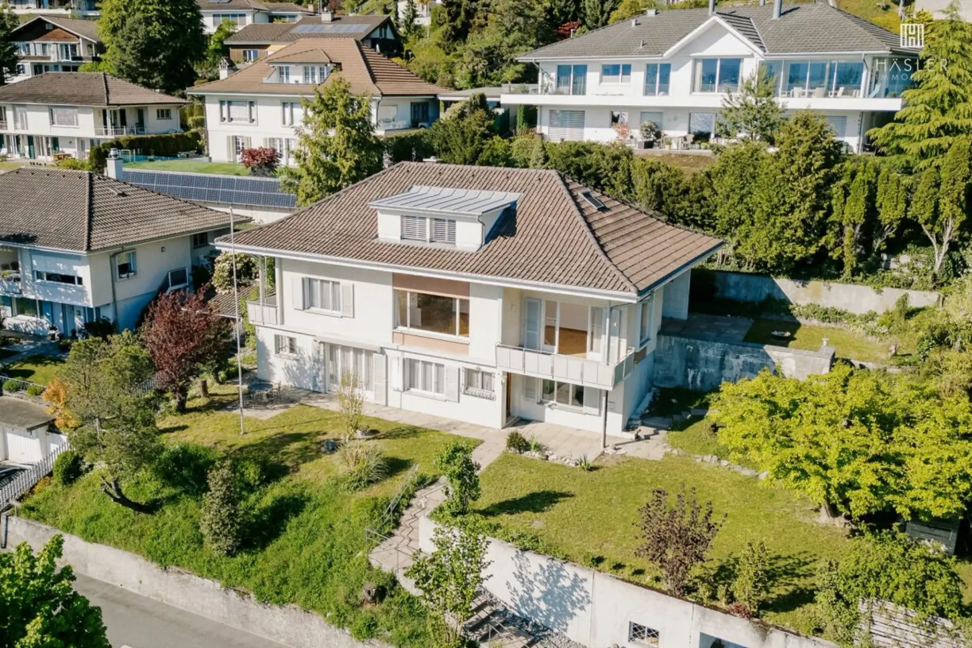 2-Familienhaus mit Panoramablick auf Thunersee und Alpenkette