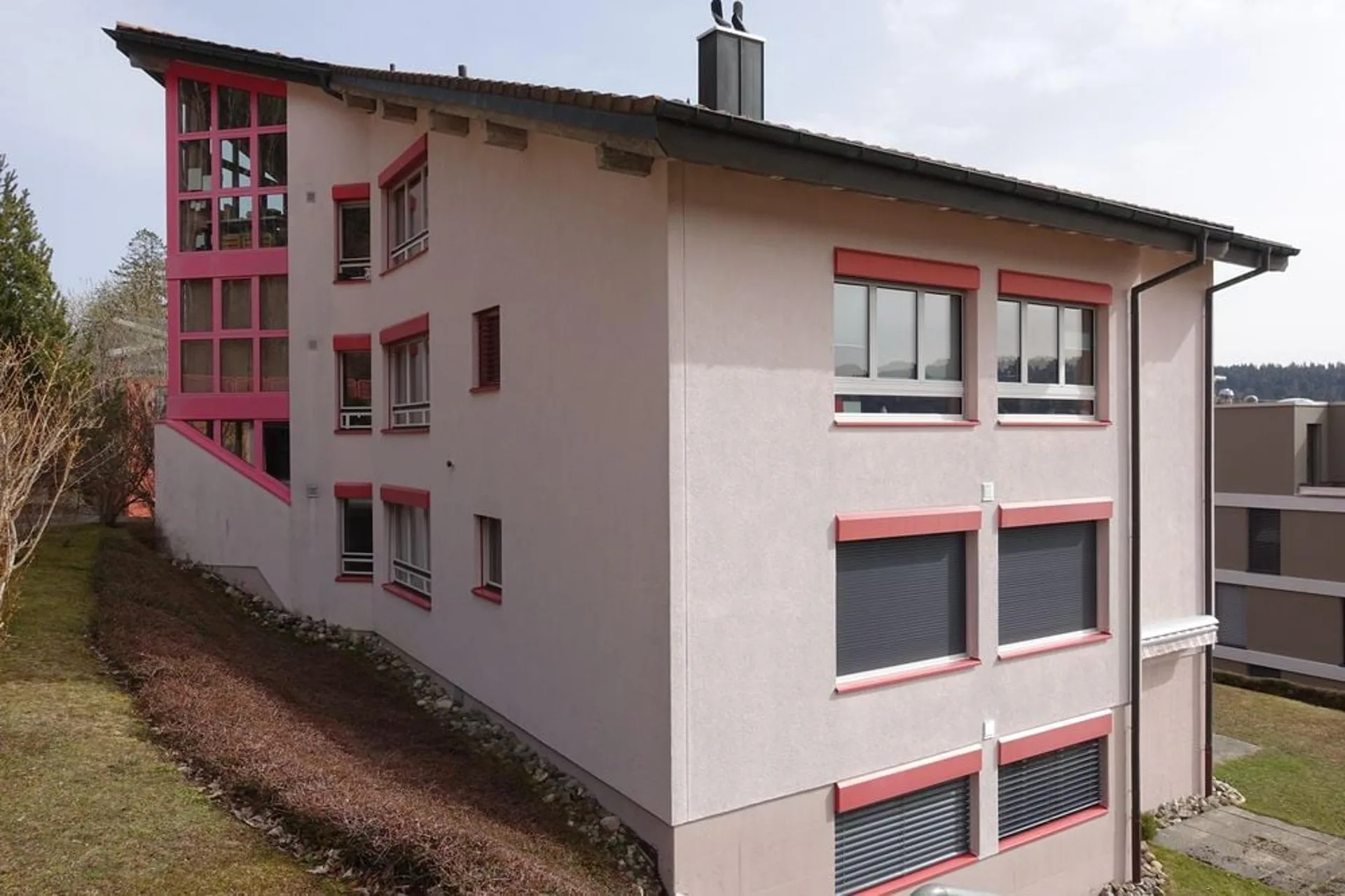 Tramelan - Prächtige 5.5-Zimmer-Wohnung mit Balkon und Garage im 1. Stock