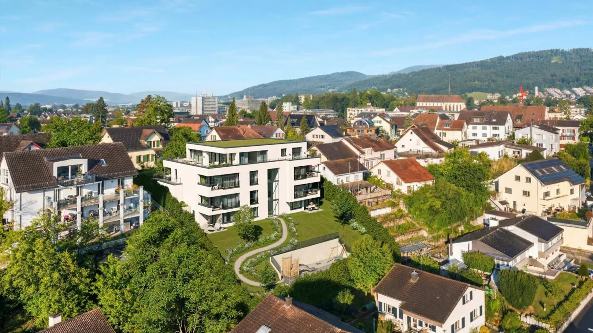 Grosszügige 3.5-Zimmer-Wohnung mit Terrasse und Loggia