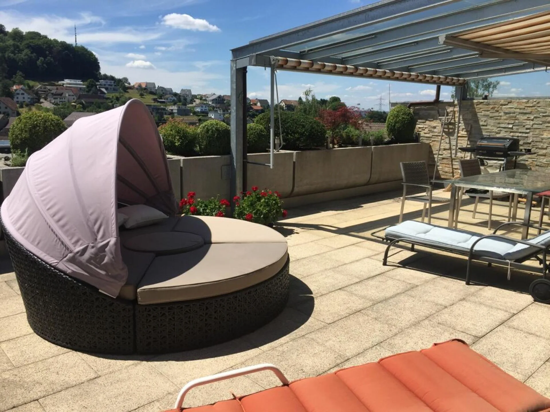 Wohnen mit Aussicht - lichtdurchflutete Terrassenwohnung mit Pool & Sauna in Zeiningen