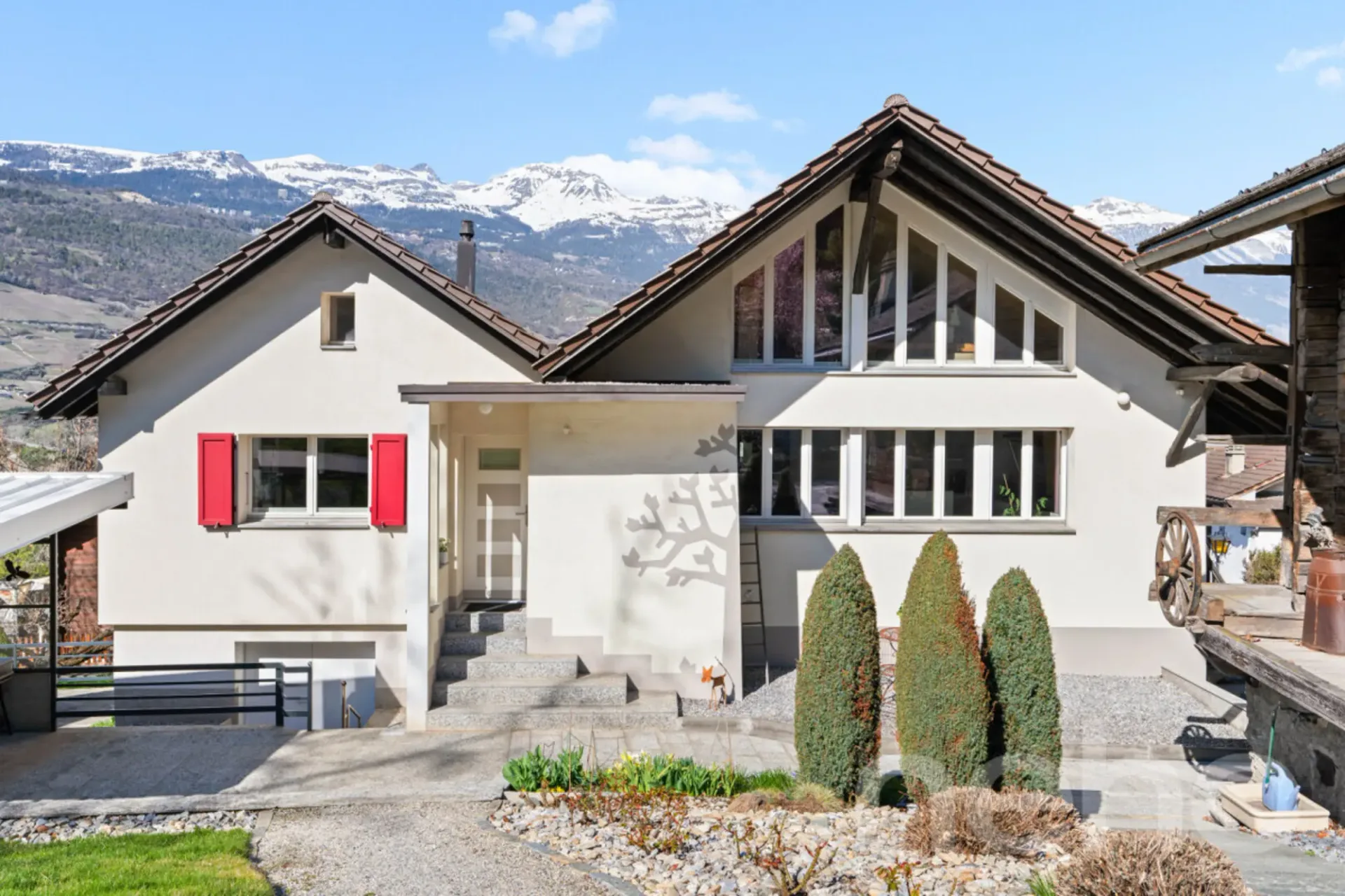 Ensemble immobilier d?exception Maison d'architecte + Raccard + locaux