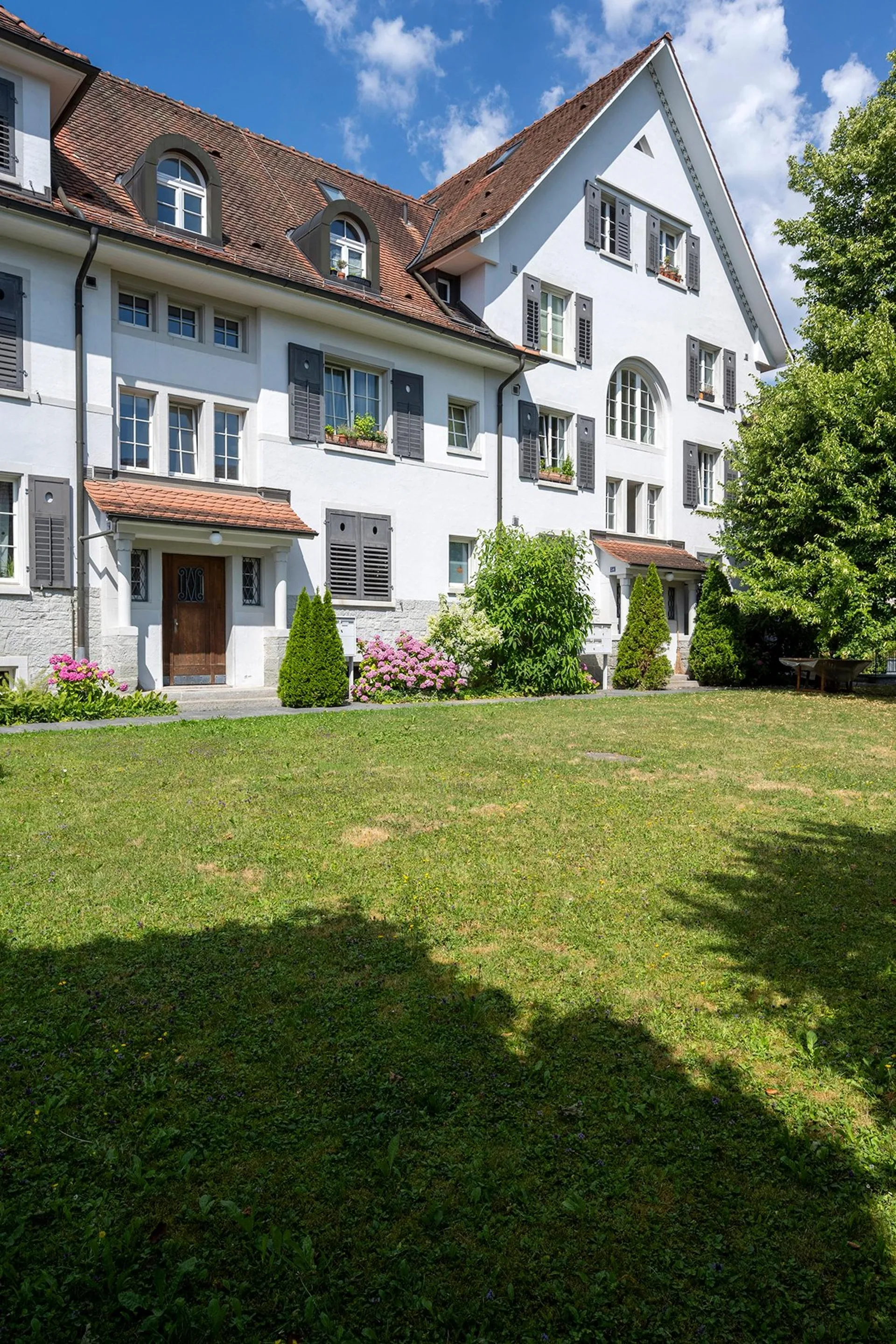 Charmante 4-Zimmer-Altbauwohnung mit Balkon und schöner Aussicht in Thalwil