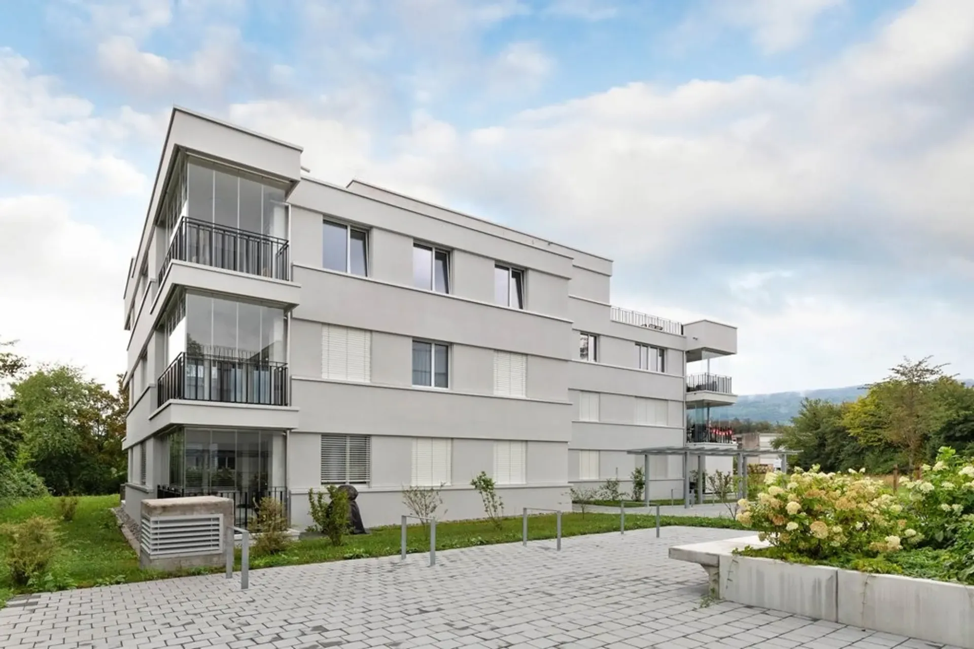 Moderne 3.5 Zimmerwohnung mit Loggia