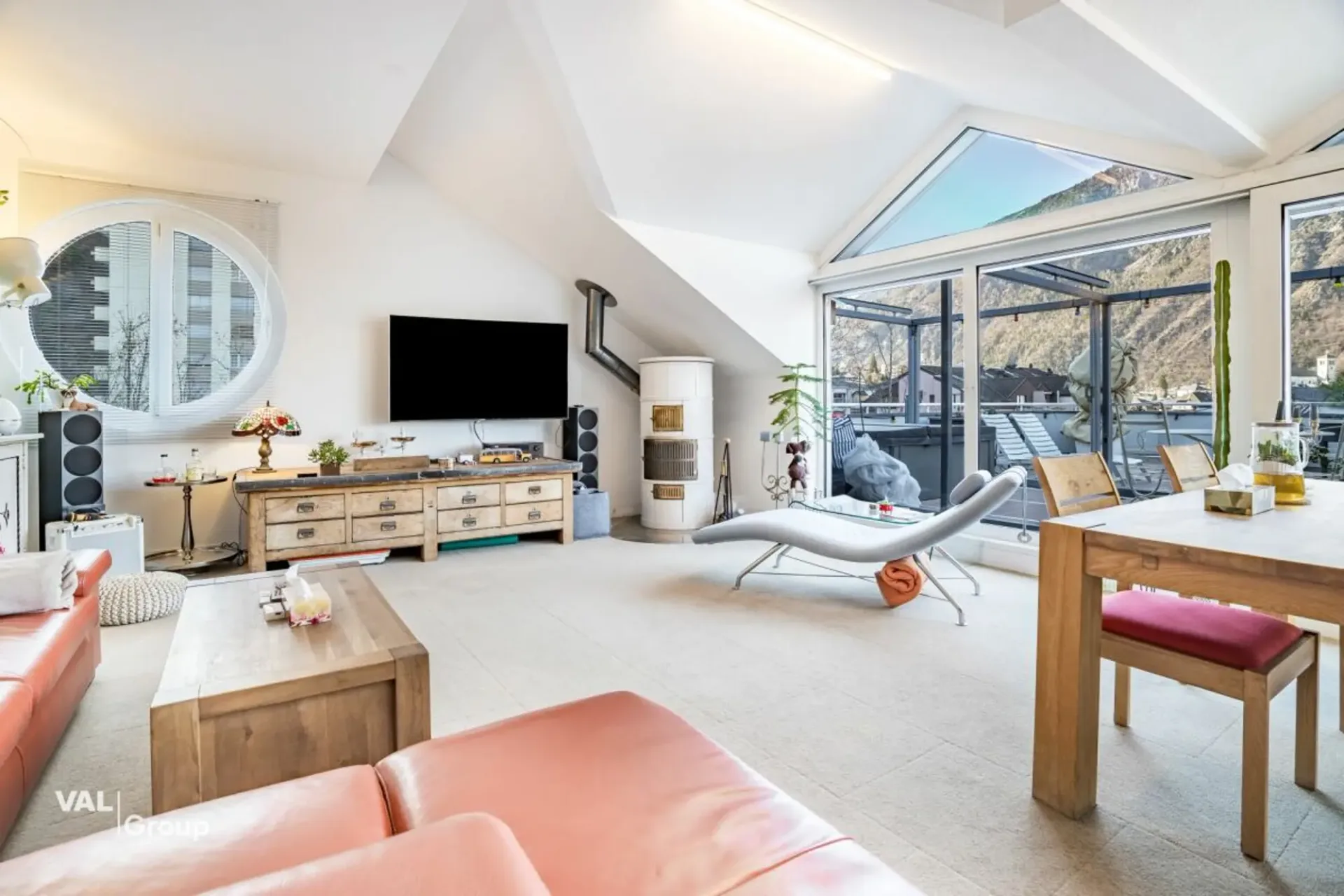 Exklusive 4,5-Zimmer-Attikawohnung mit Lift direkt in die Wohnung und grosser Panoramaterrasse in Visp