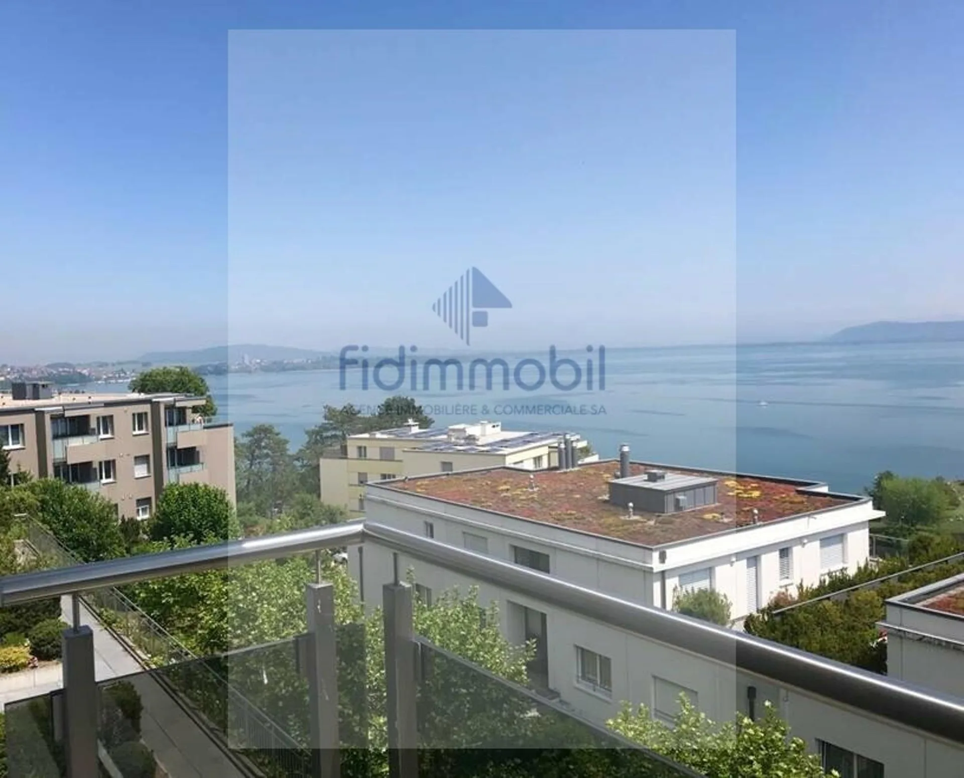 Ideal gelegen mit Blick auf die Alpen und den See