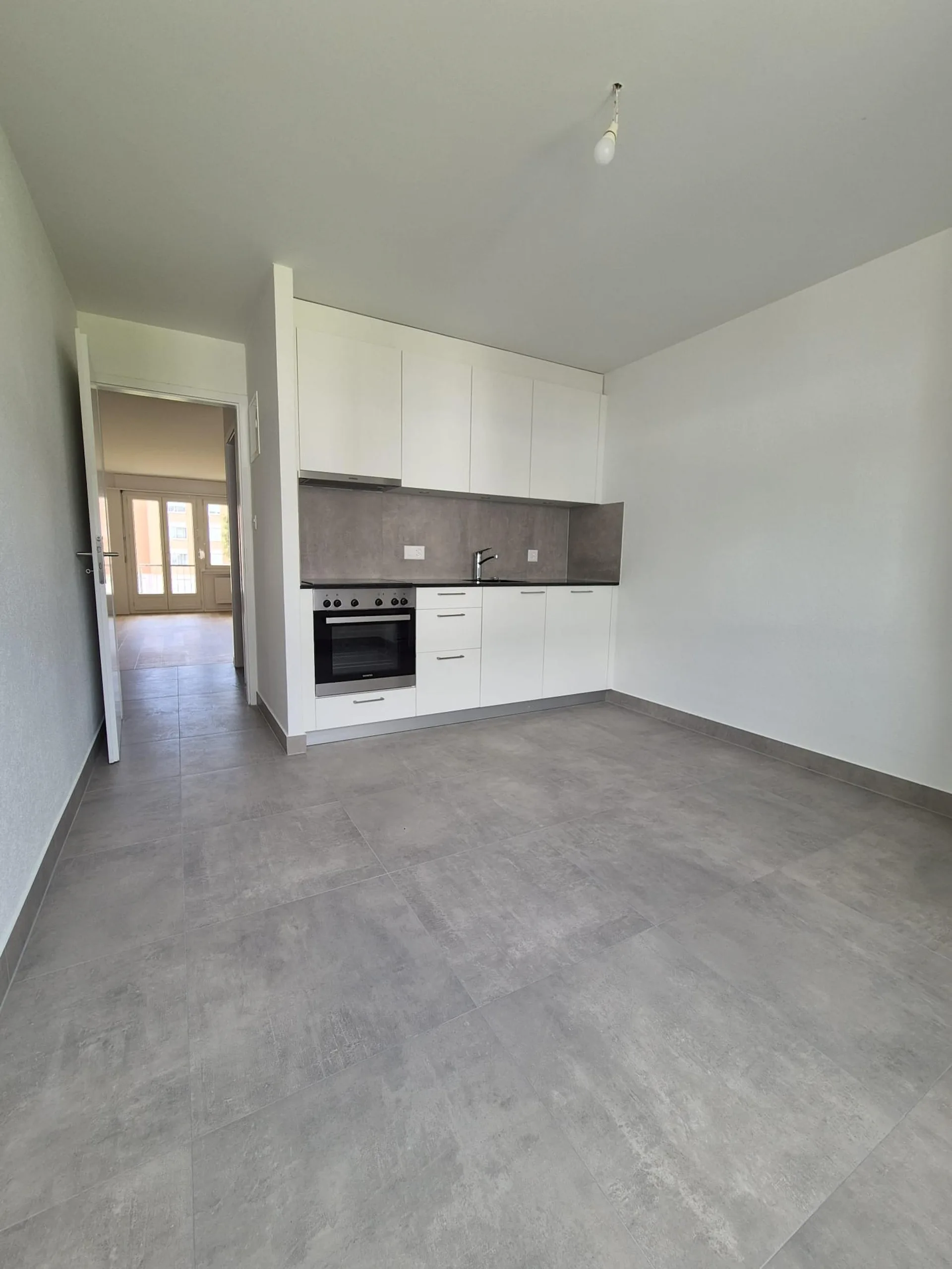 Wohnung mit 3,5 Zimmern im 1. Stock vollständig renoviert